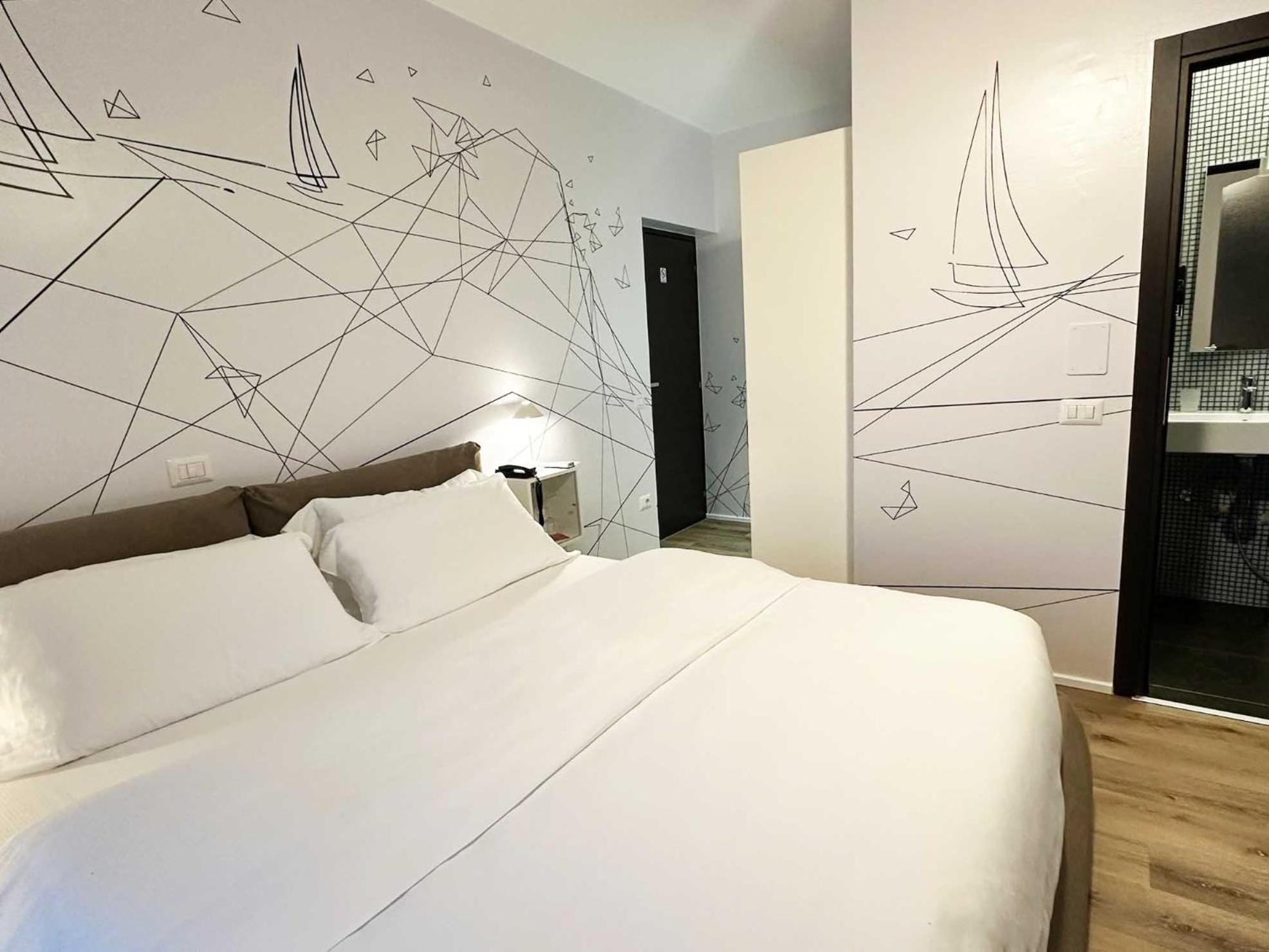 Deluxe Double or Twin Room  - Photo 7