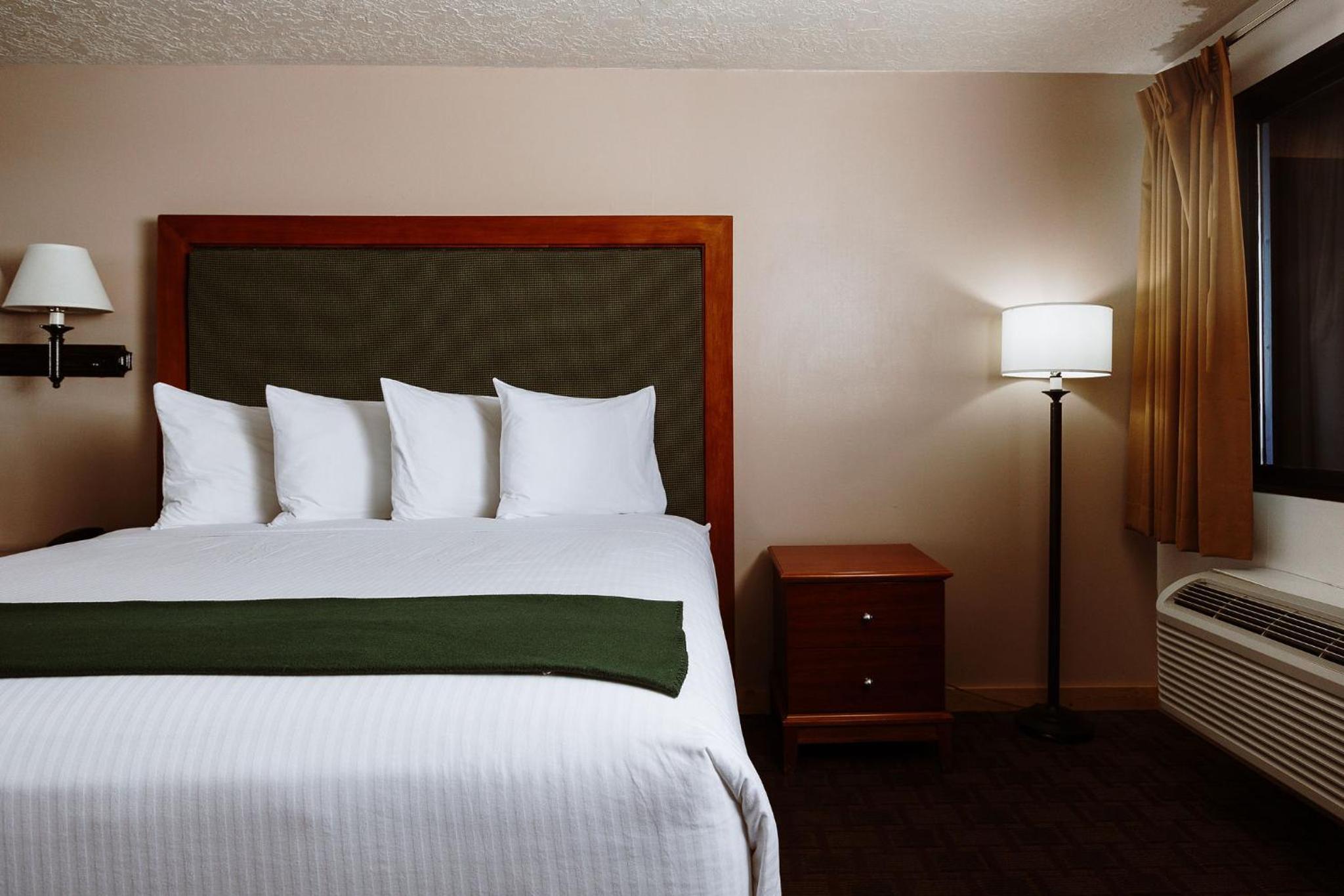 Queen Room with Two Queen Beds photo 3