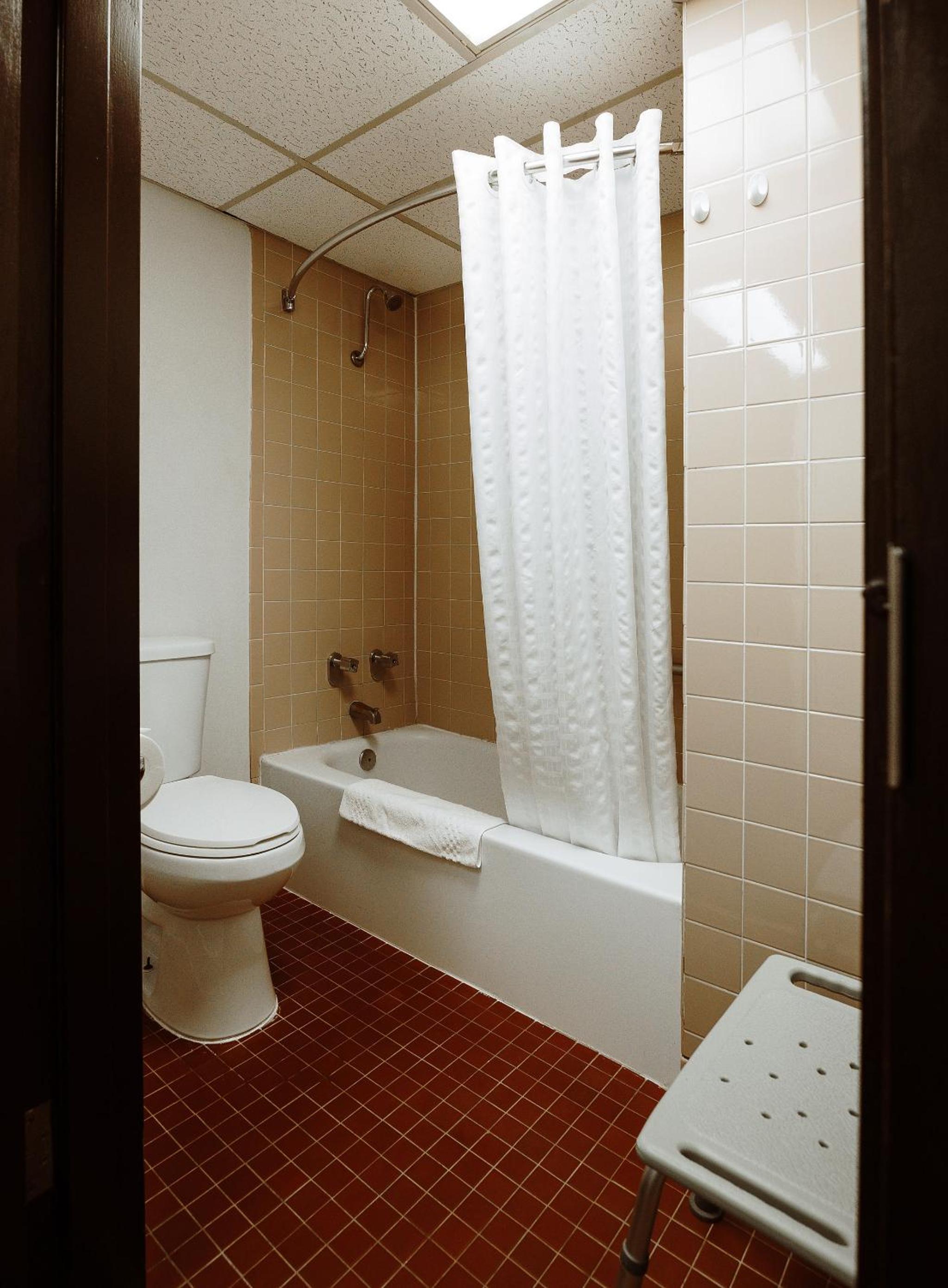 Queen Room with Two Queen Beds photo 3
