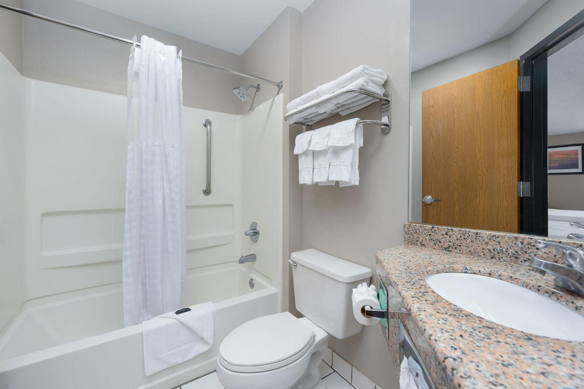King Room - Non-Smoking - Photo 2