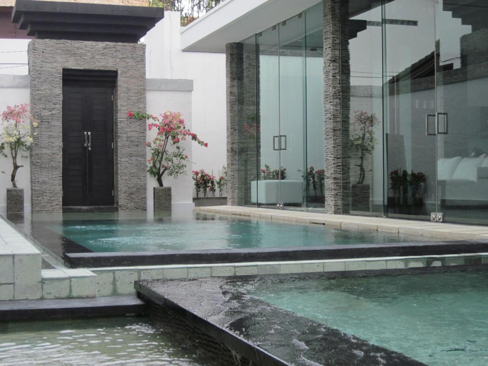 Villa photo 2