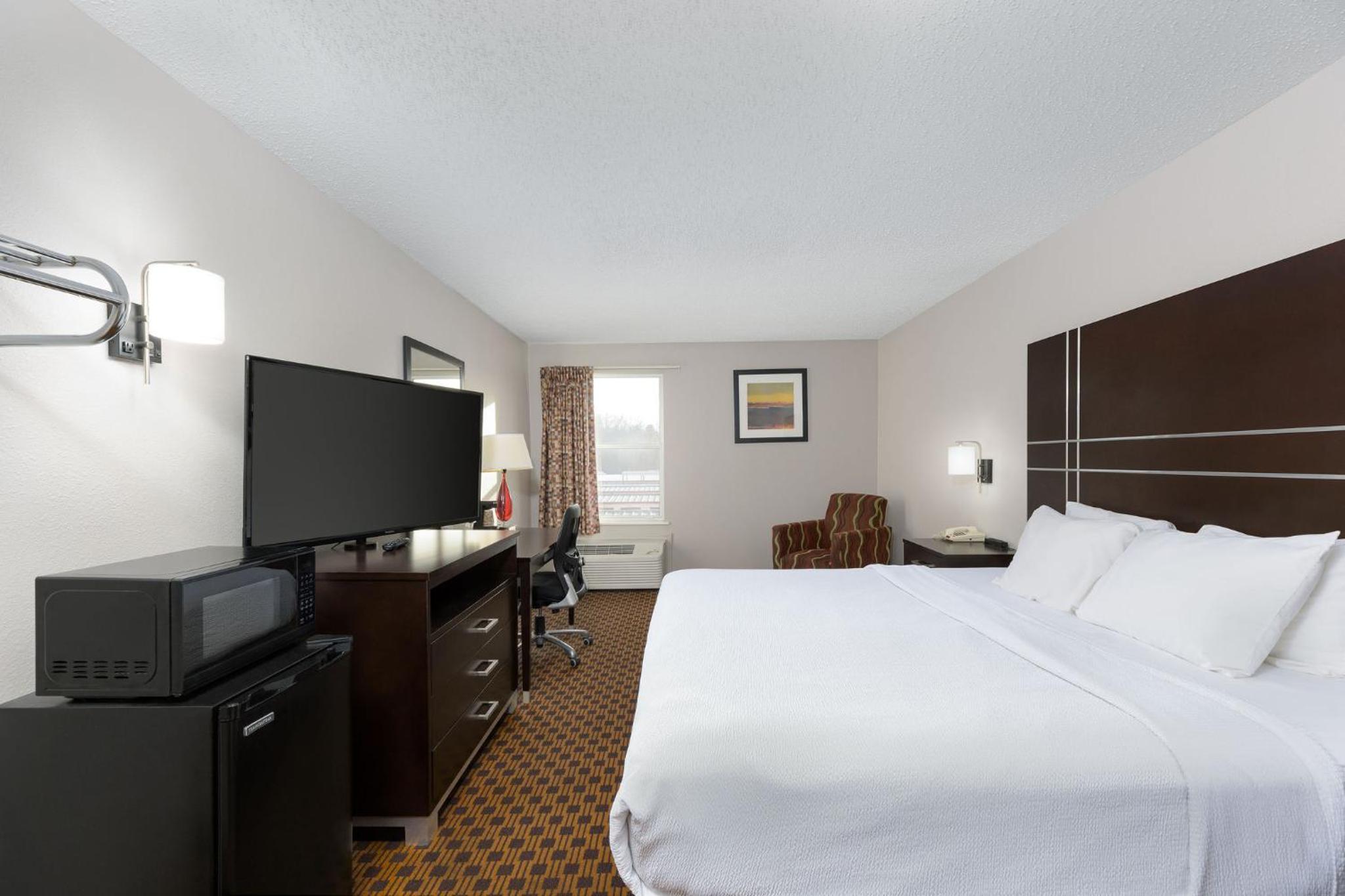 King Room - Non-Smoking - Photo 1