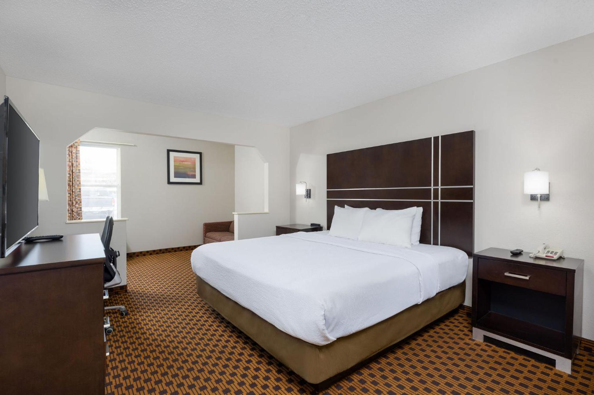 King Room with Sofa Bed - Non Smoking photo 1