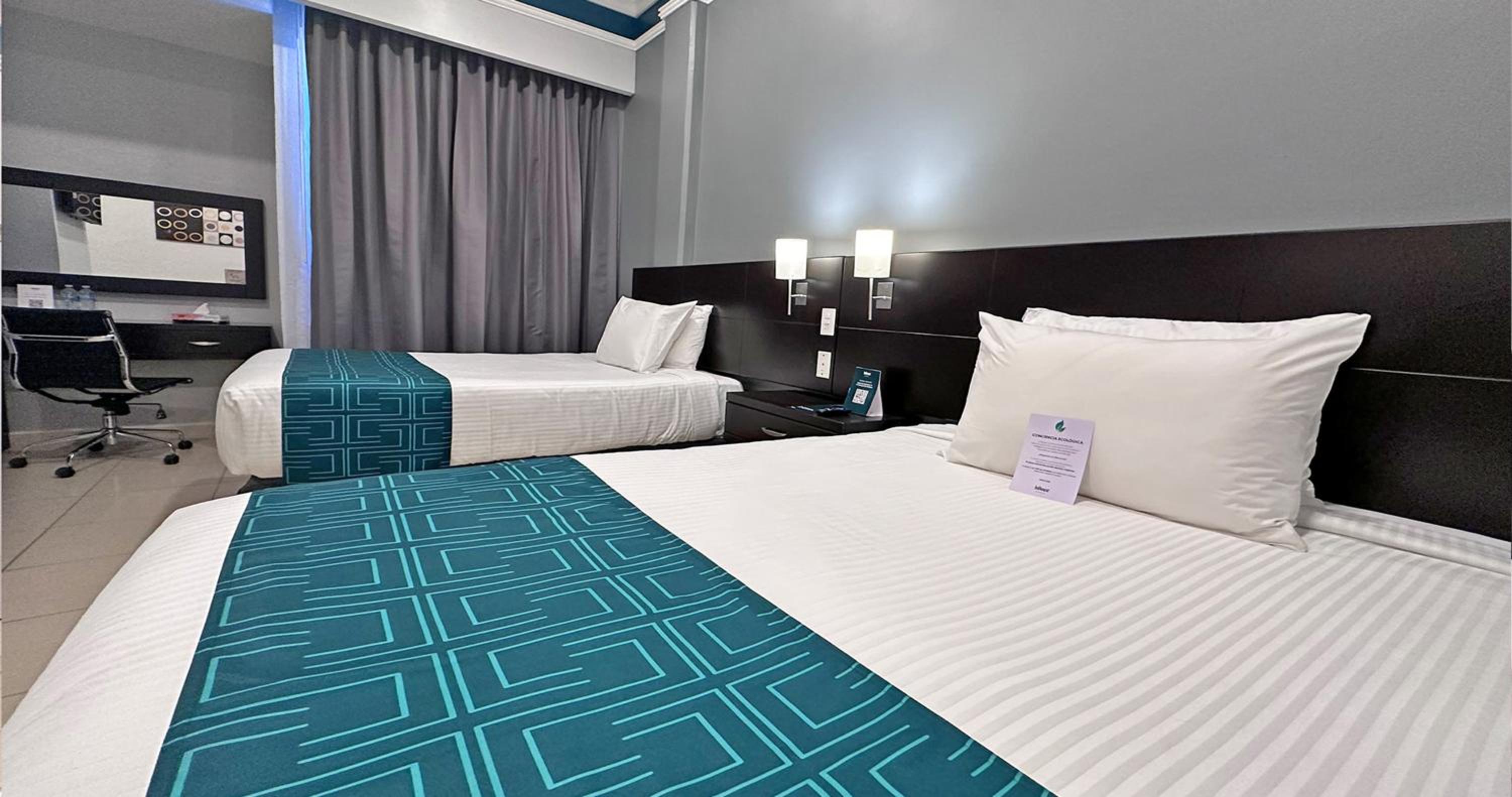 Deluxe Double Room - Photo 13