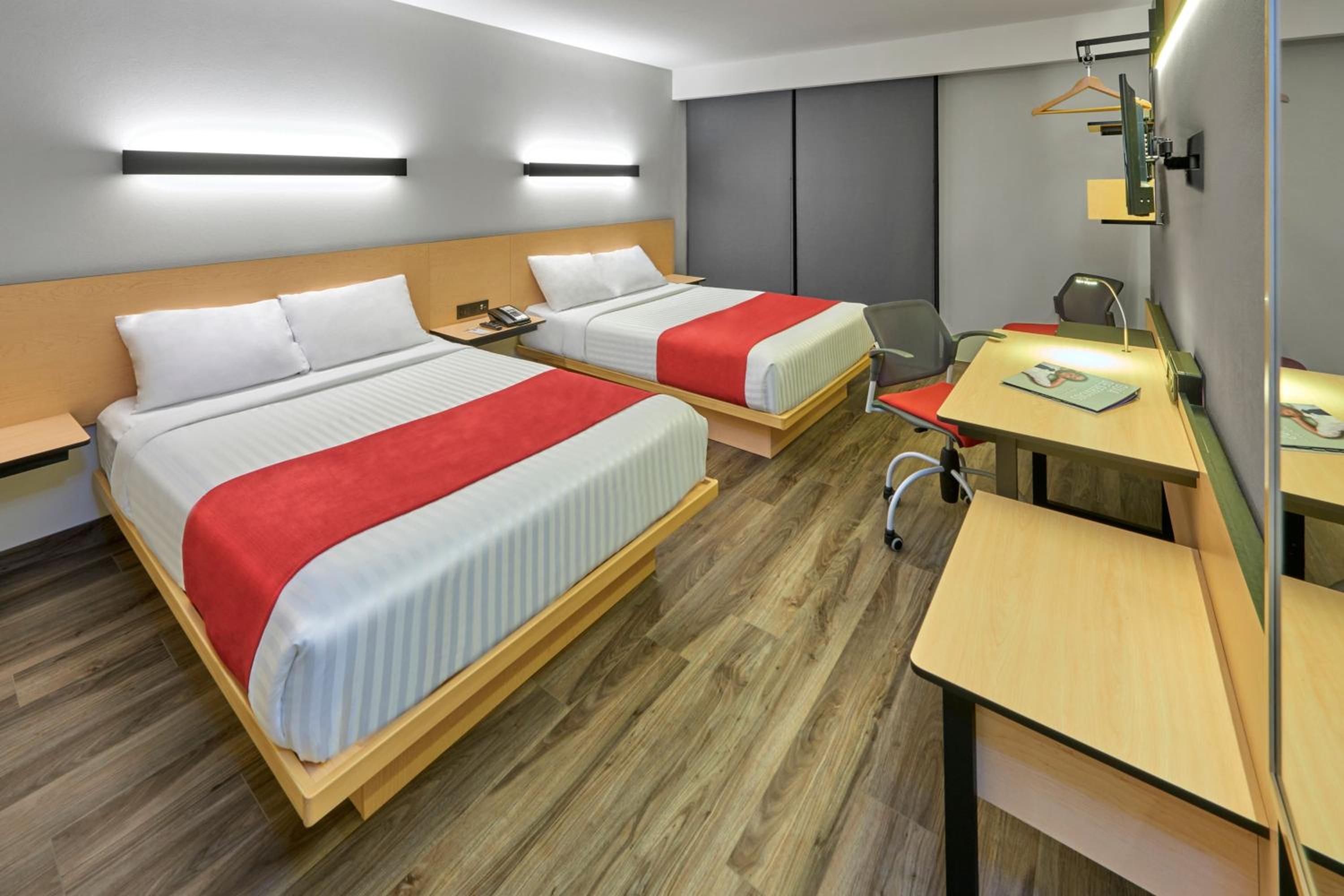 Double Room with Two Double Beds thumbnail 5