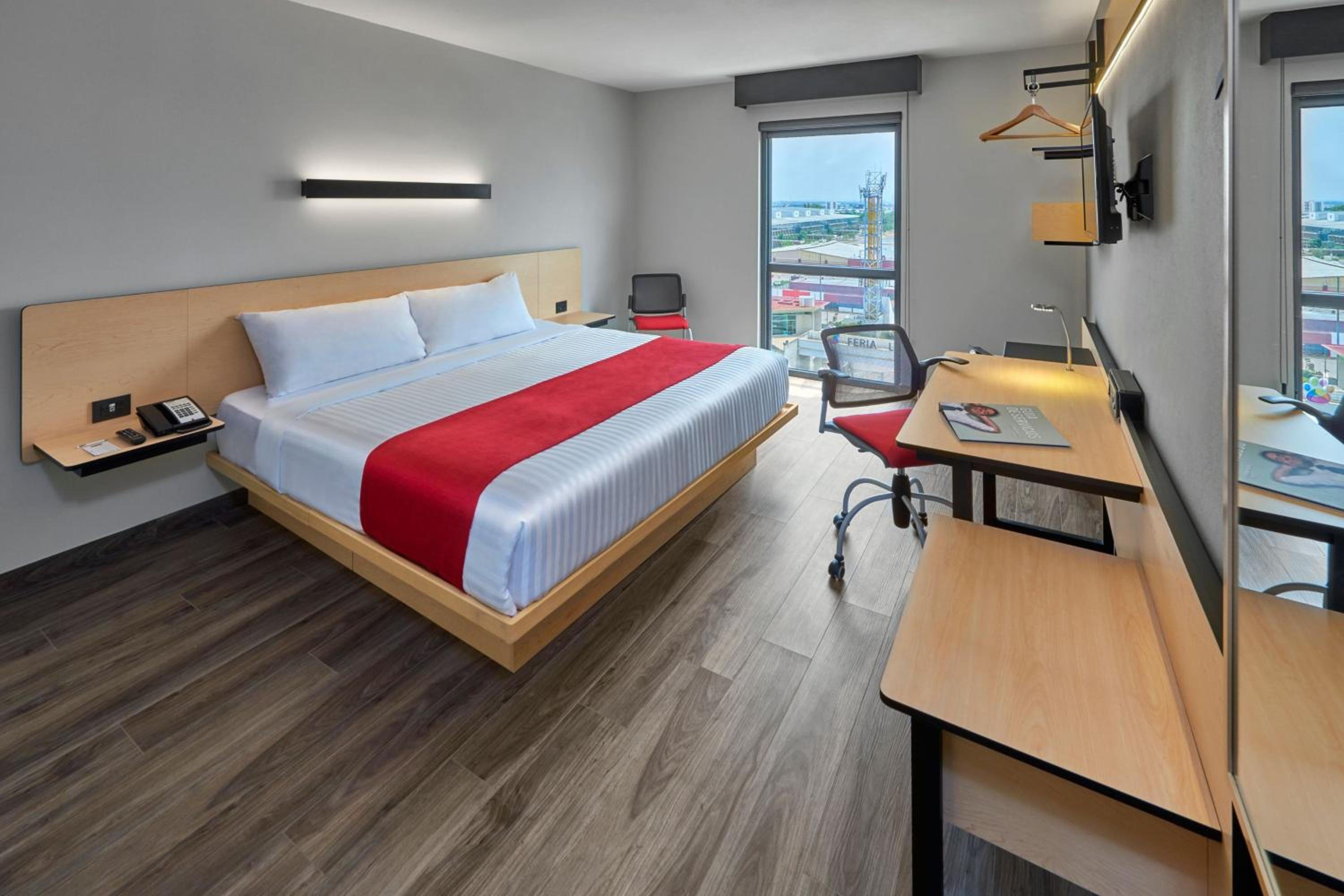 Available room thumbnail 6