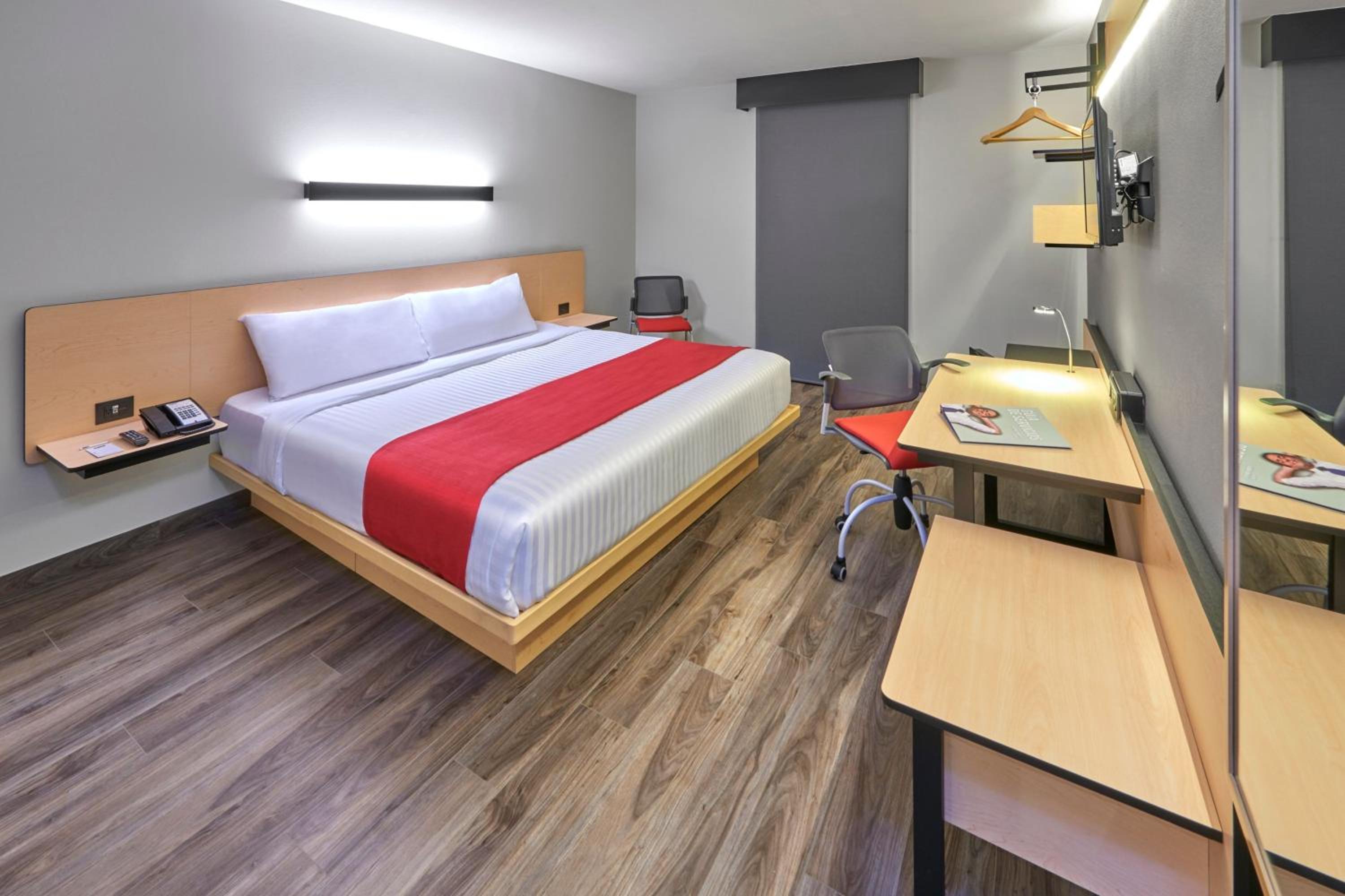 Available room thumbnail 5