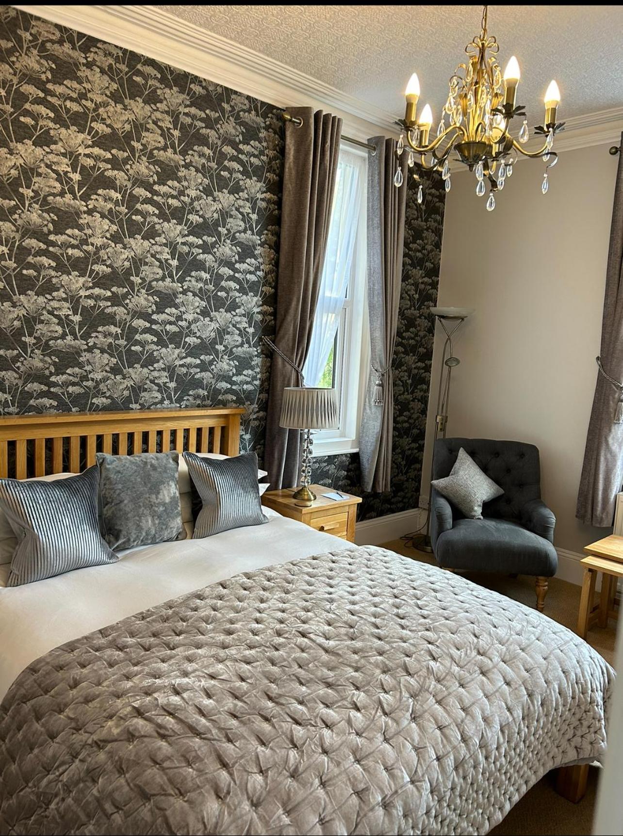 Superior King Room - Photo 3