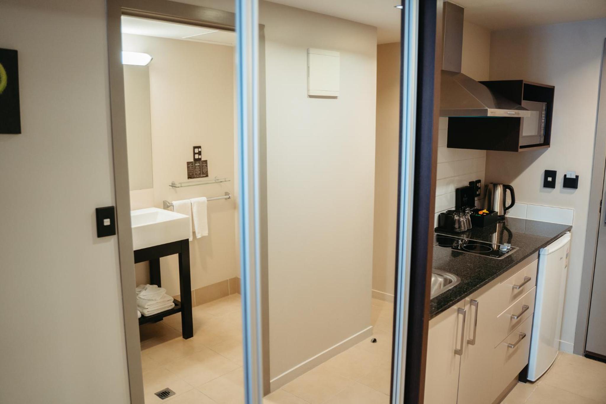 Studio with Two Double Beds - Photo 2