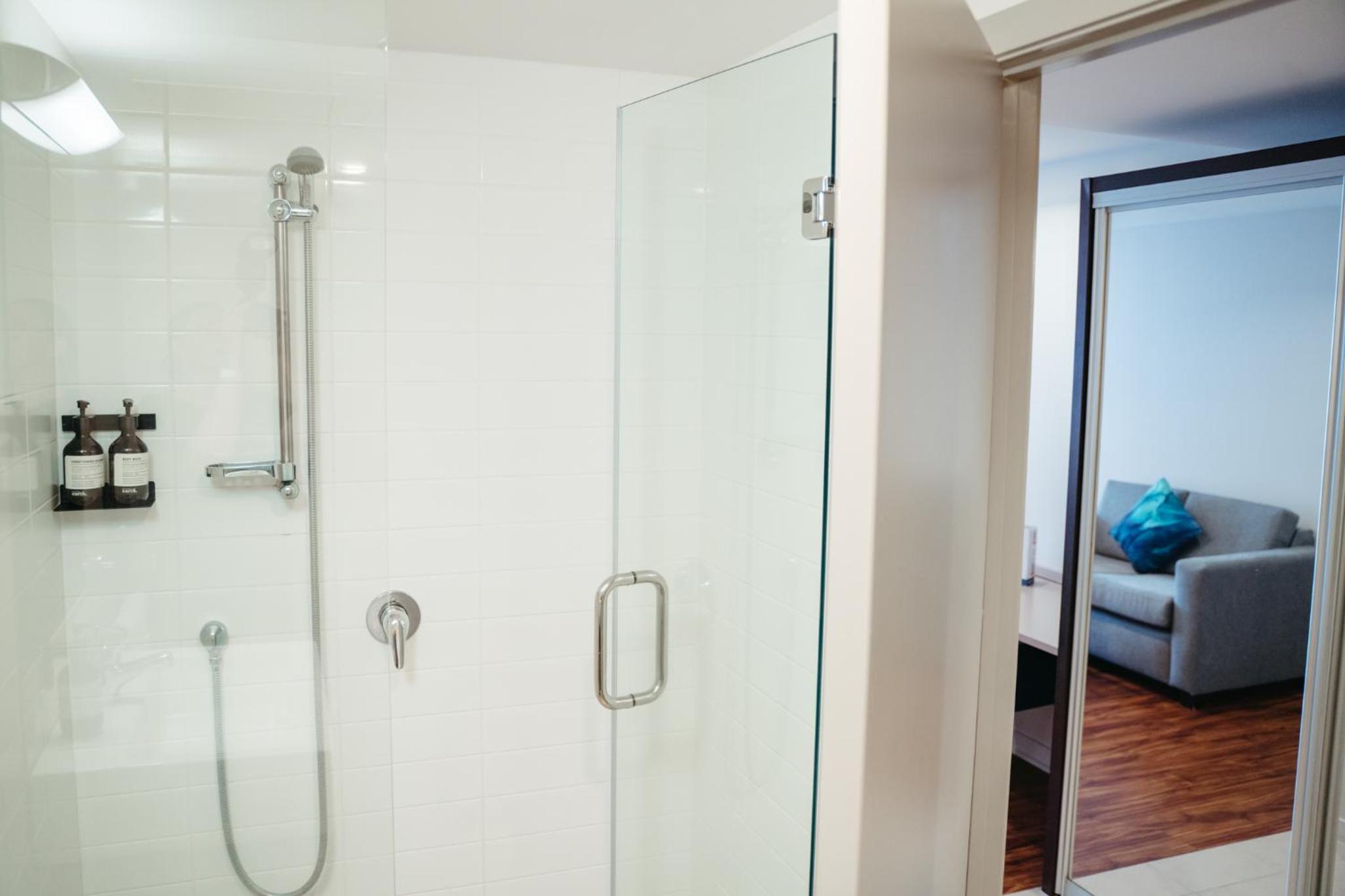 Studio with Two Double Beds - Photo 4