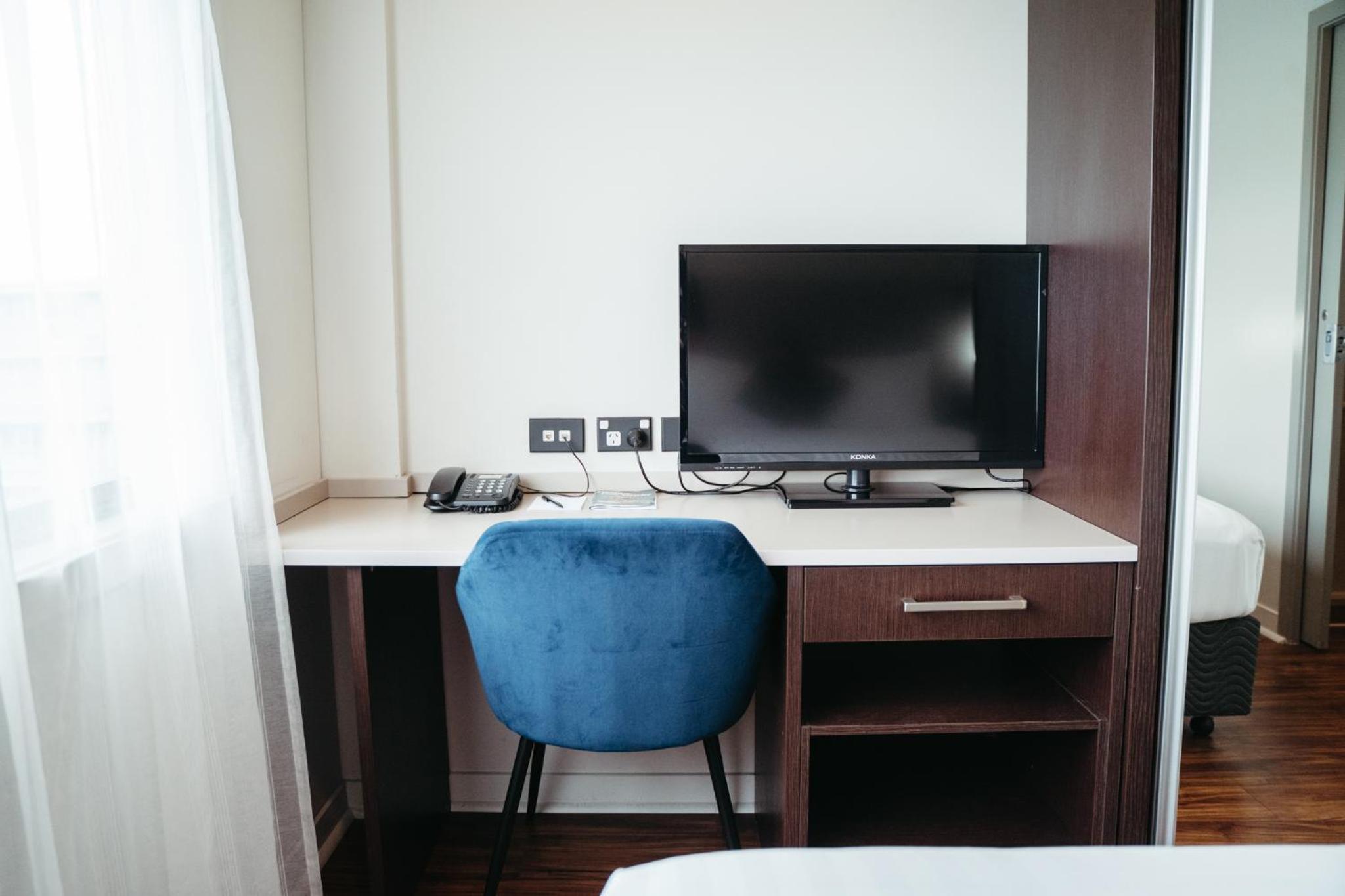 Two-Bedroom Apartment - Split Level with Queen and Single - Photo 4