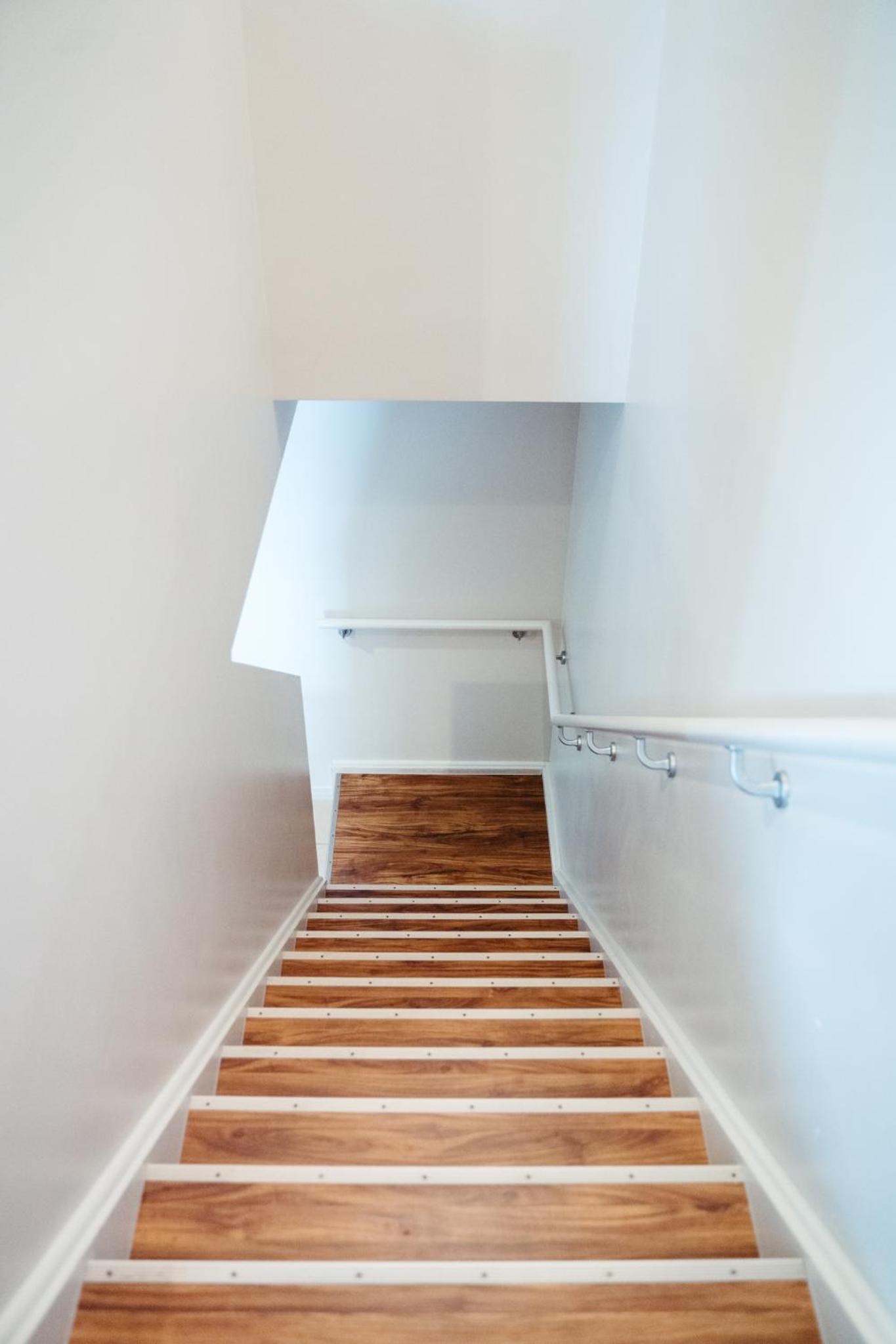 Two-Bedroom Apartment - Split Level with Queen and Single - Photo 8