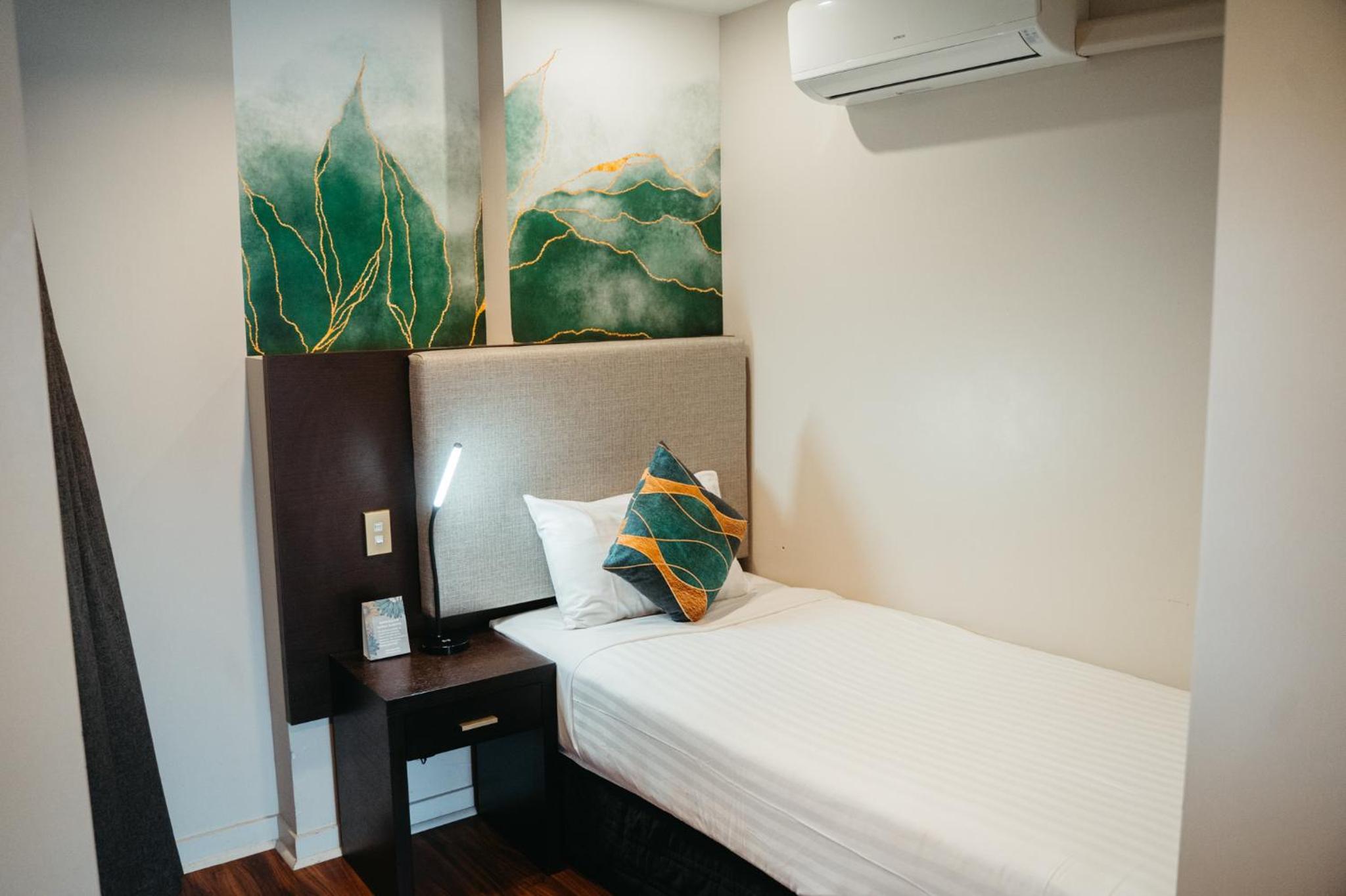 Two-Bedroom Apartment - Split Level with Queen and Single - Photo 3