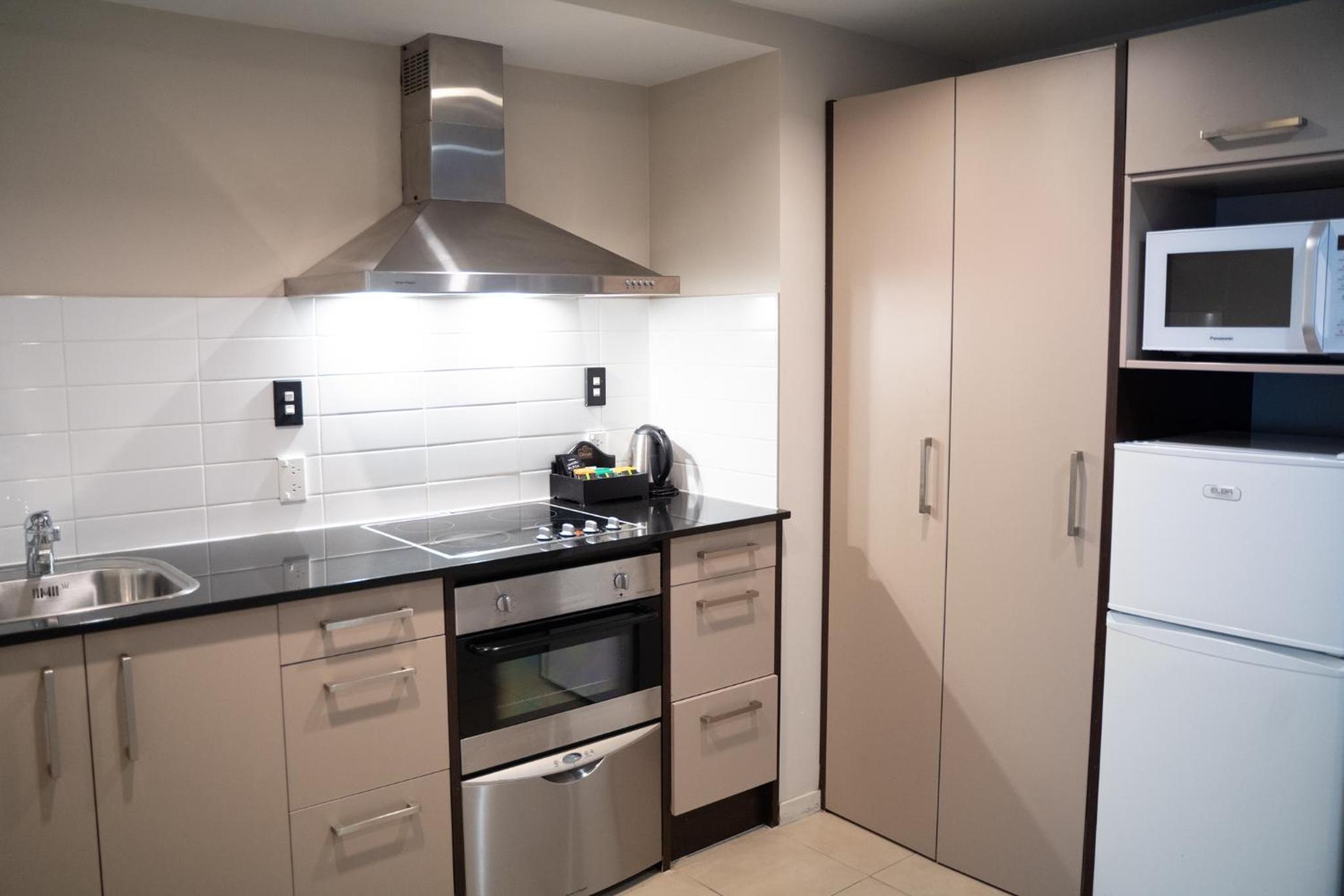 Two-Bedroom Apartment - Split Level with Queen and Single - Photo 9