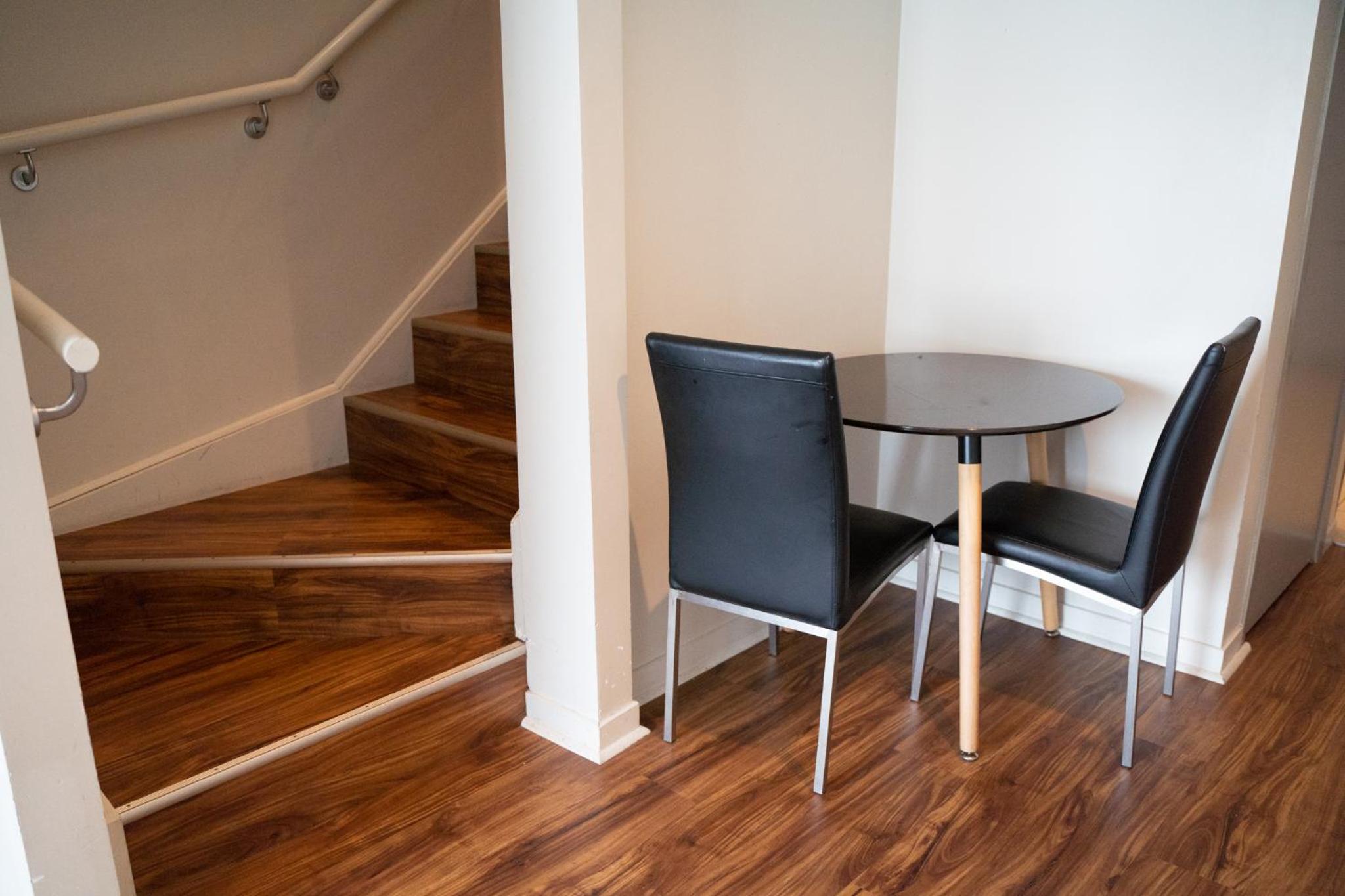 Two-Bedroom Apartment - Split Level with Queen and Single - Photo 6