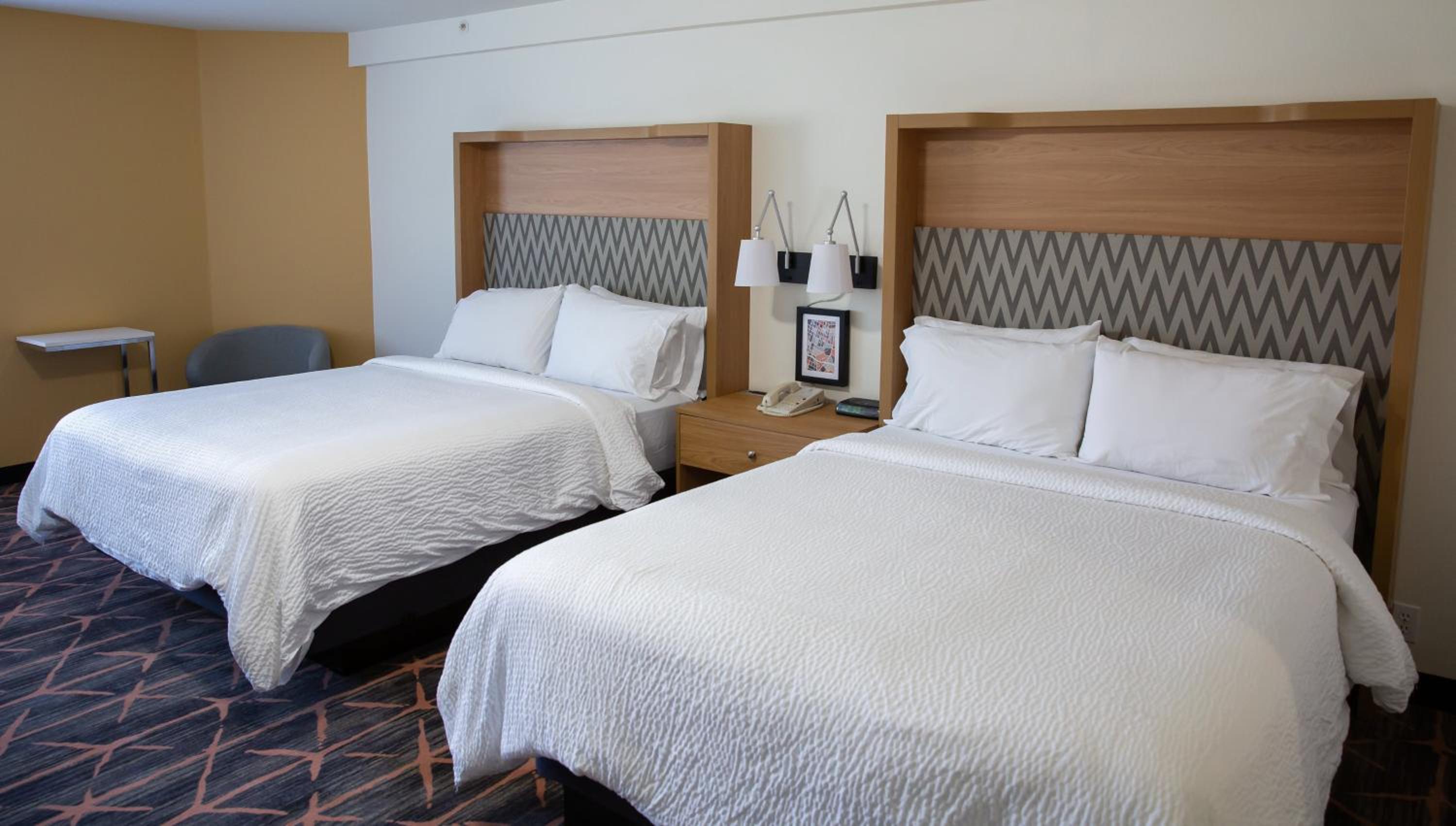 Standard Room with Two Queen Beds - Photo 3