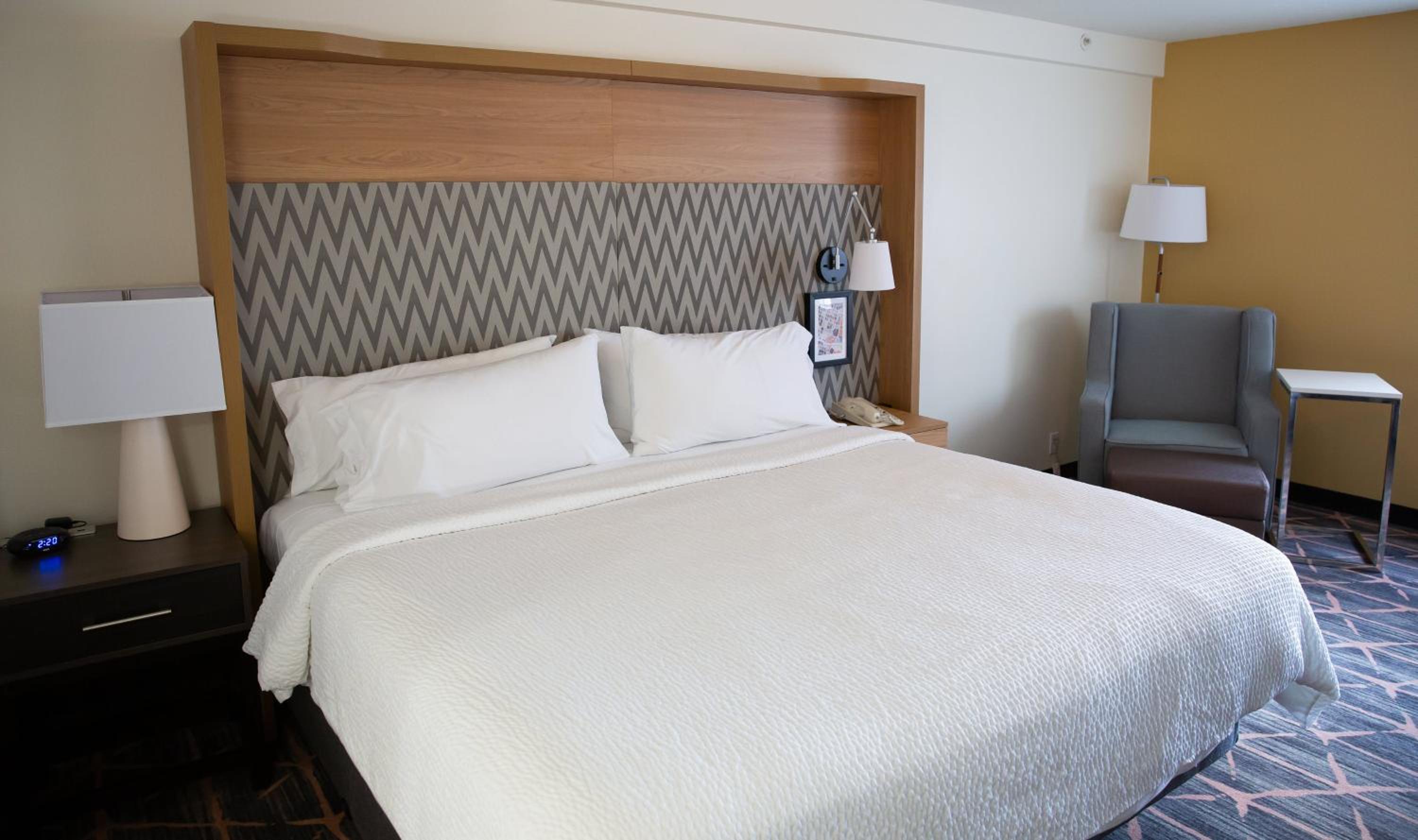 Standard King Room - Photo 5