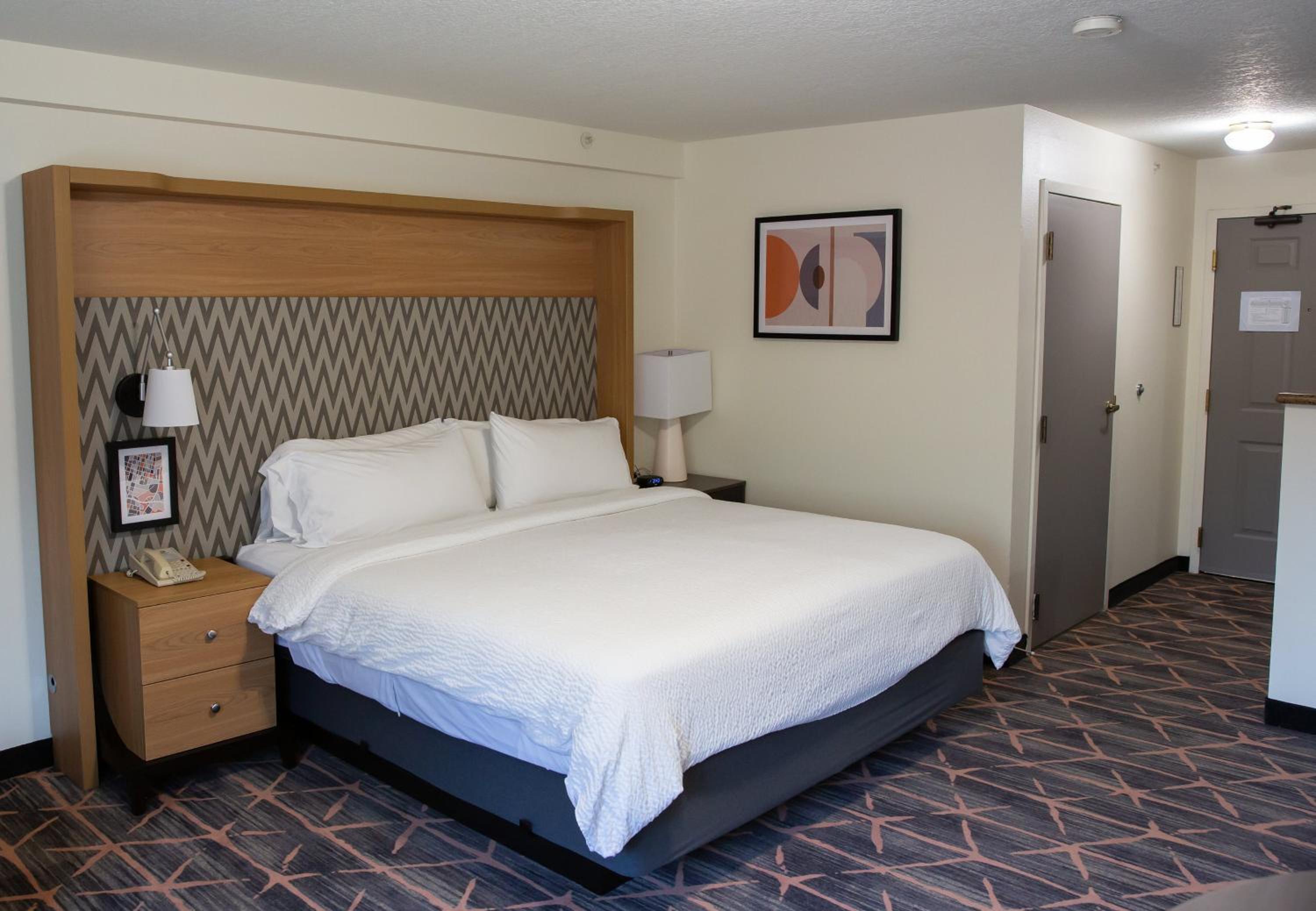 Standard King Room - Photo 1