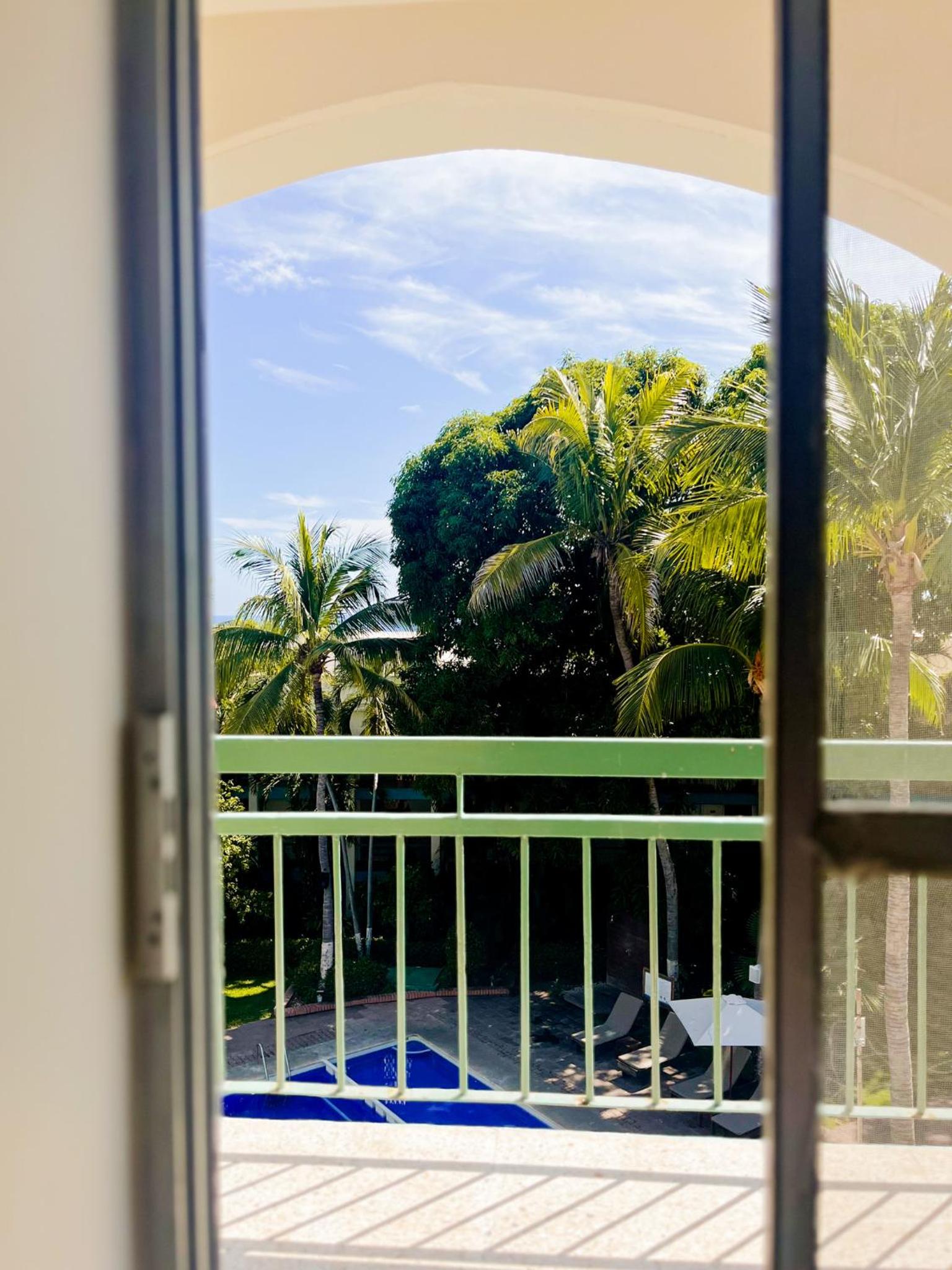 Double Room with Balcony and Pool View - Photo 7