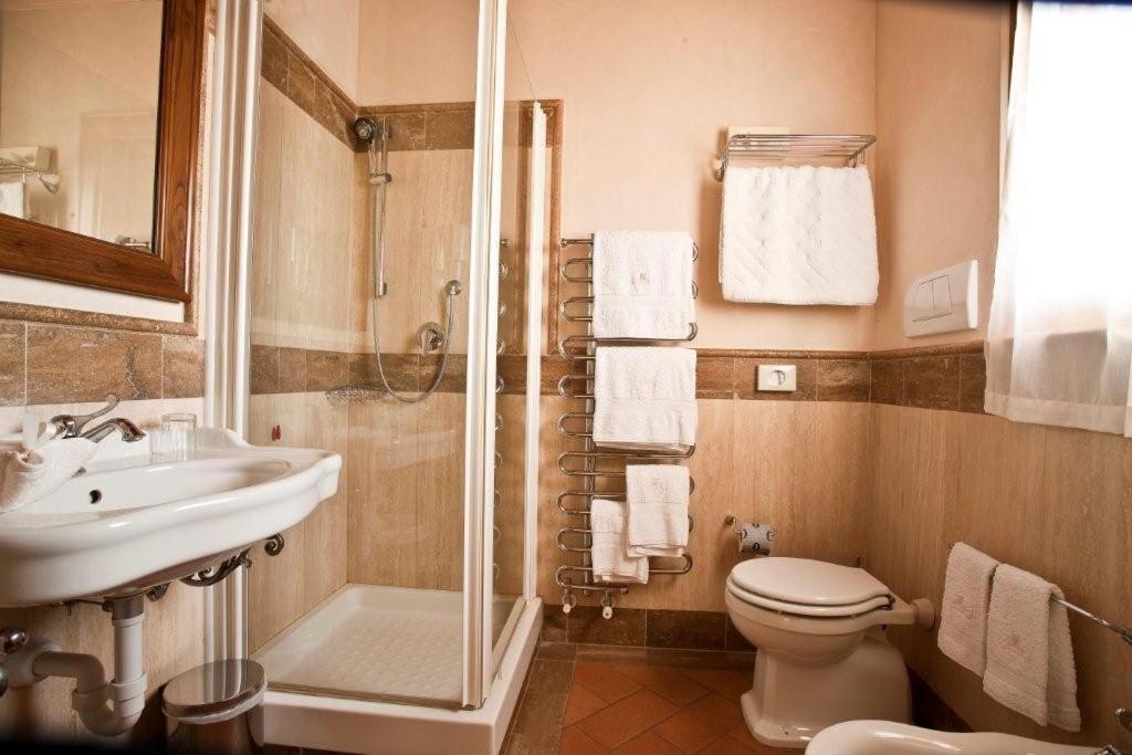 Deluxe Double or Twin Room - Photo 5