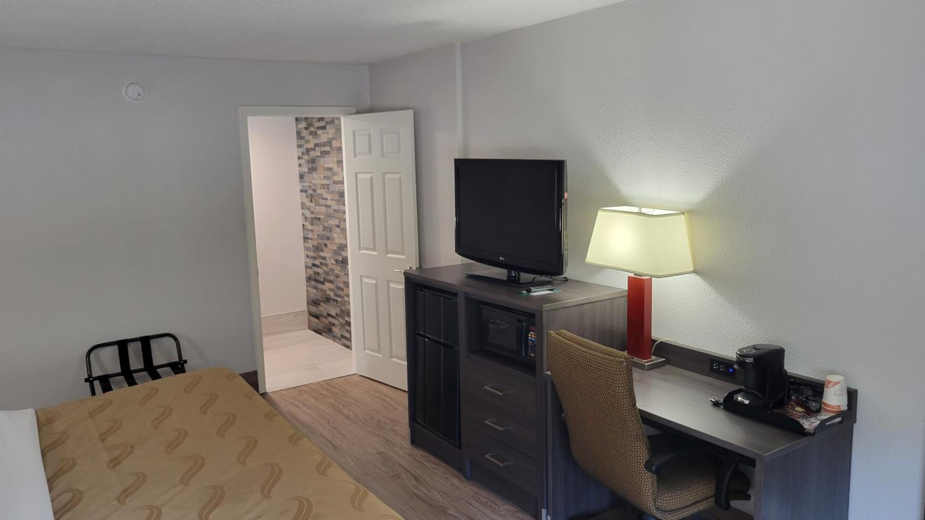 King Room with One King Bed (Accessible) photo 2
