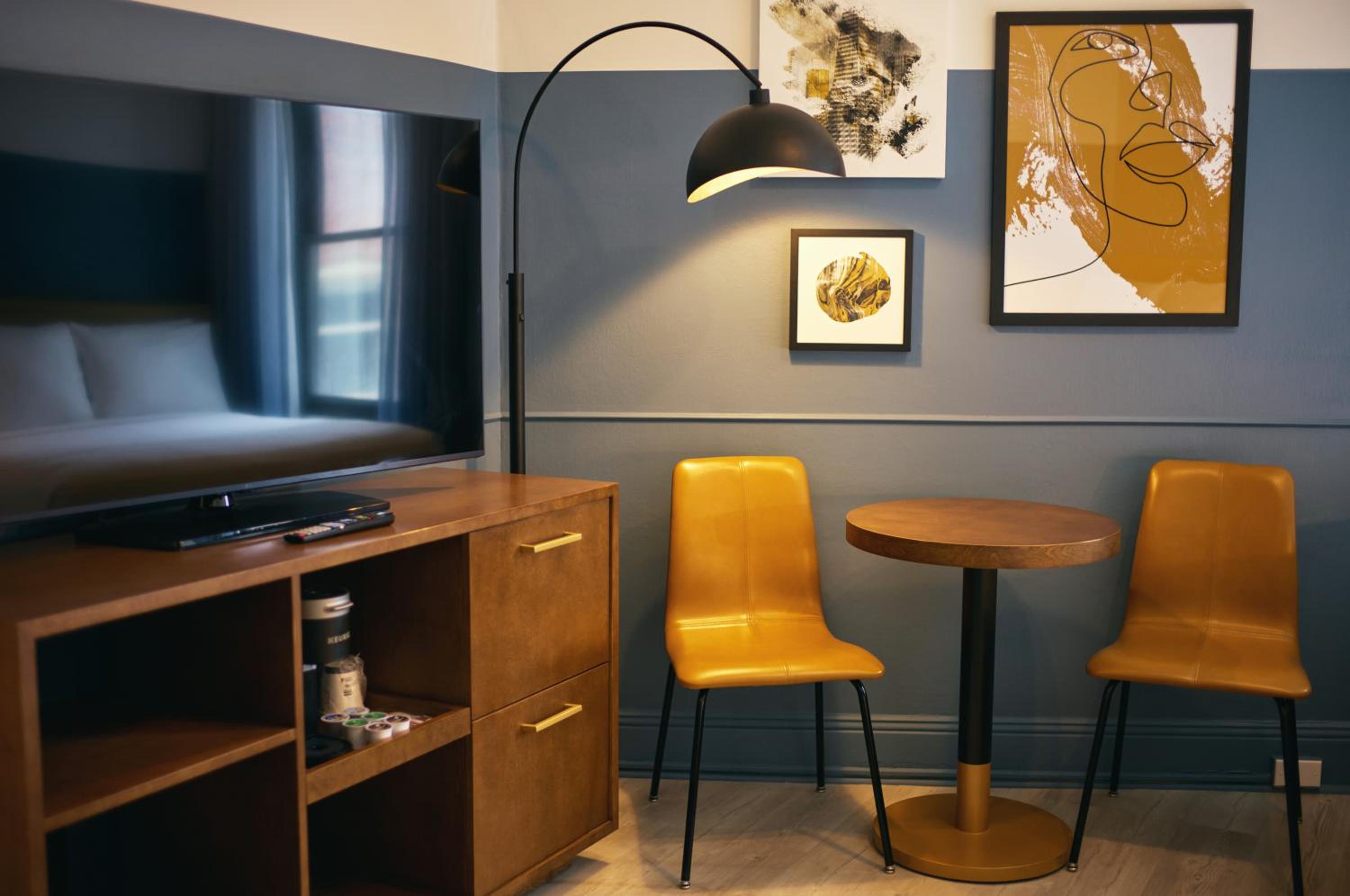 Deluxe King Room - Photo 3