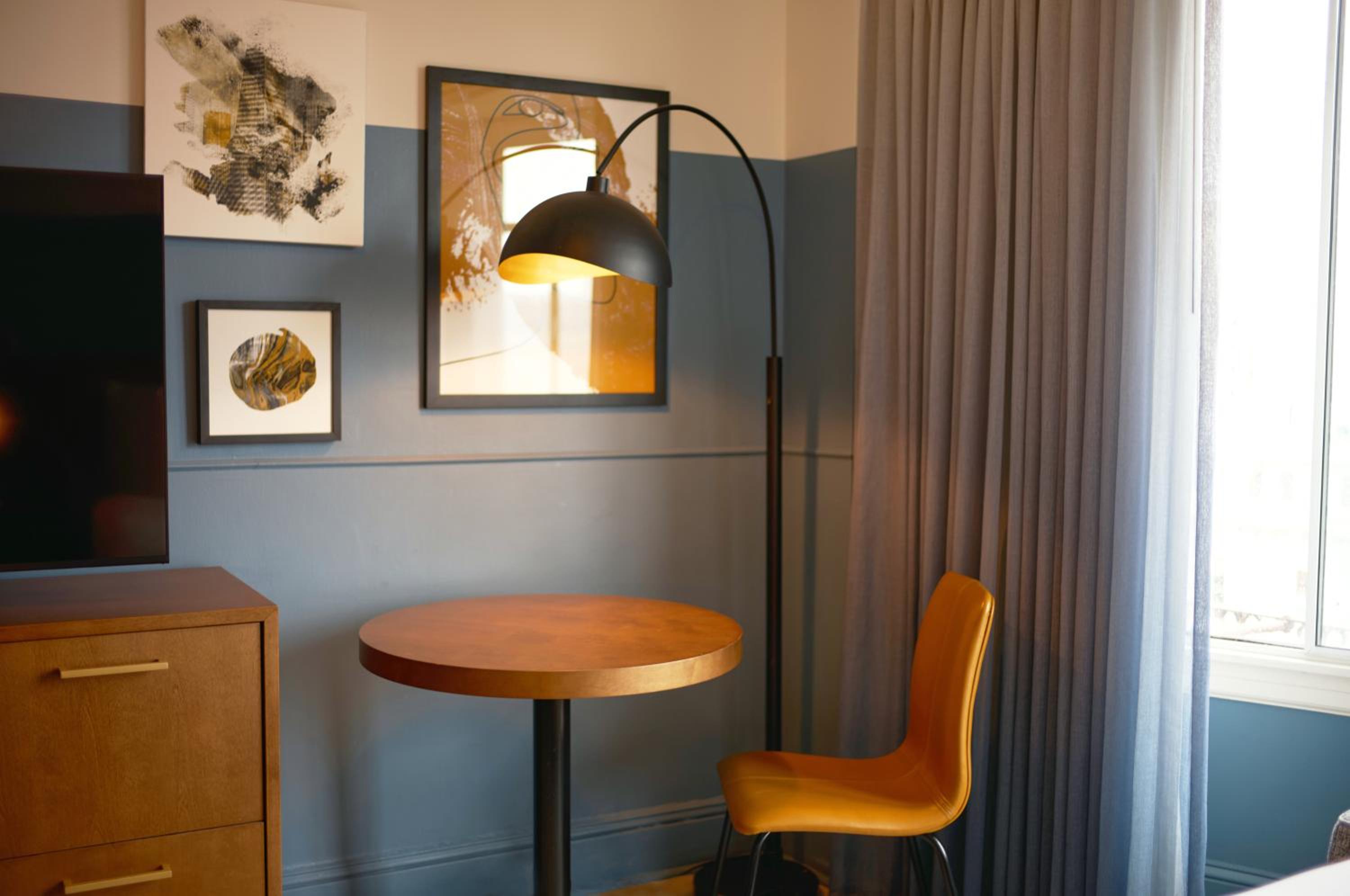 Queen Room - Disability Access - Photo 2