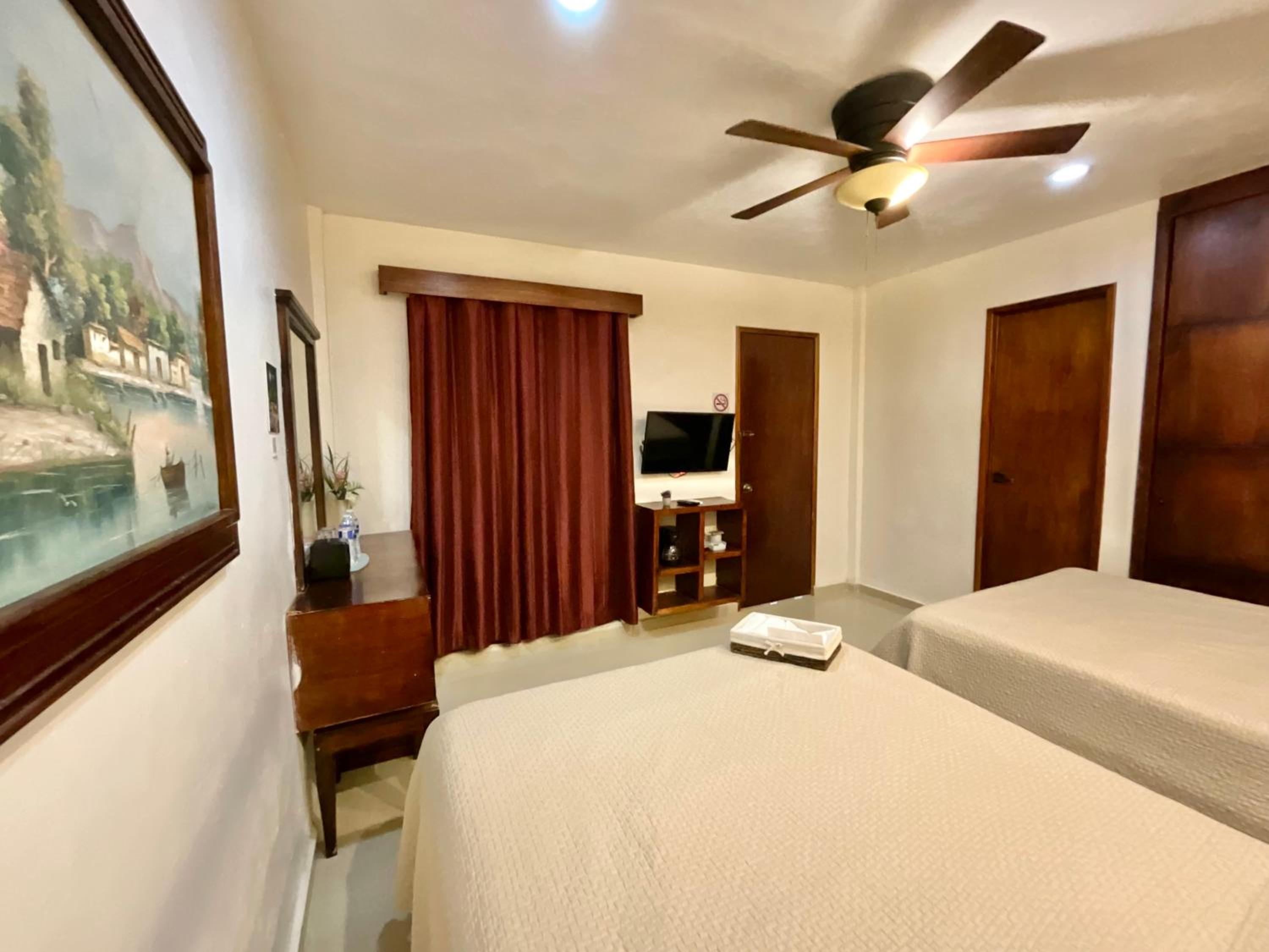 Twin Room with Balcony photo 3