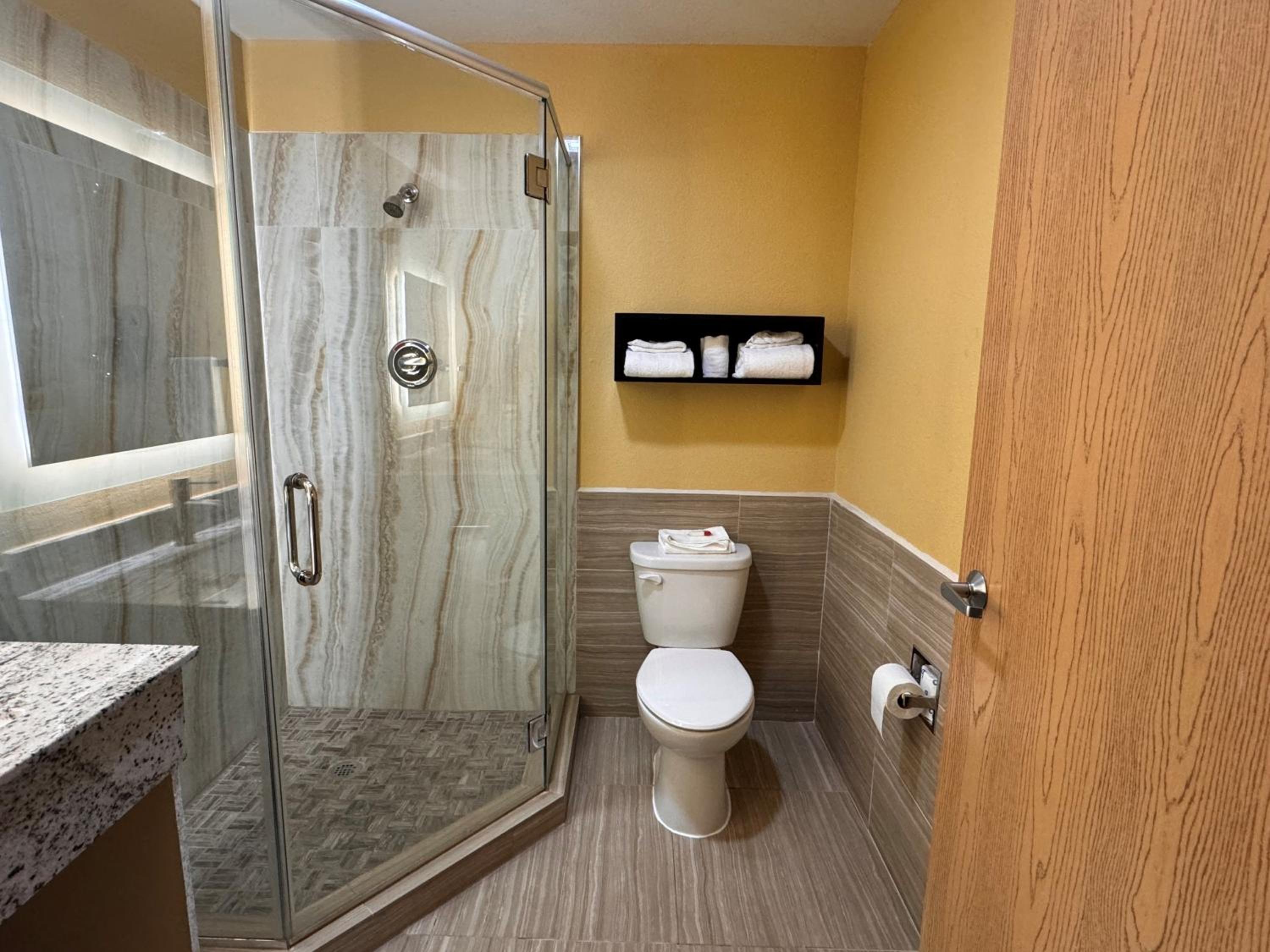 Queen Room - Non-Smoking - Photo 2