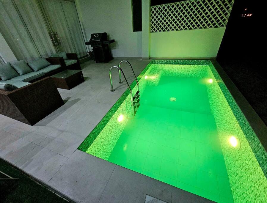 Five-Bedroom House photo 2