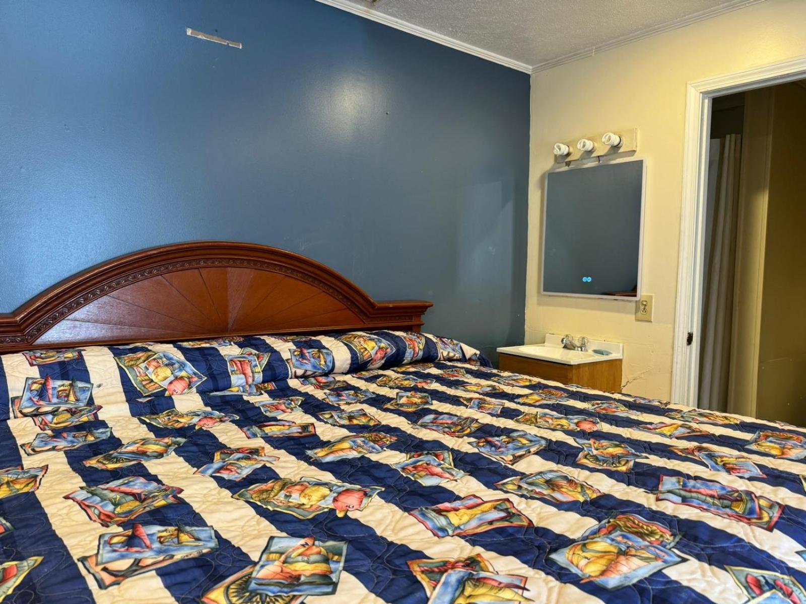 Single Room With Private Bathroom photo 1