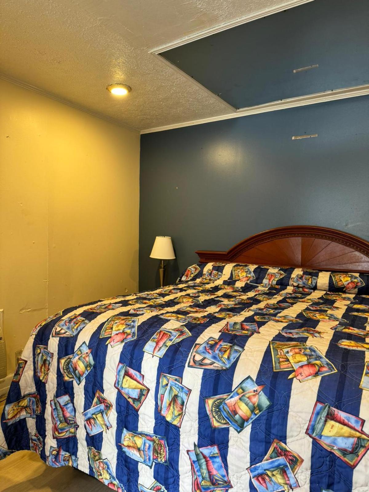 Single Room With Private Bathroom photo 3