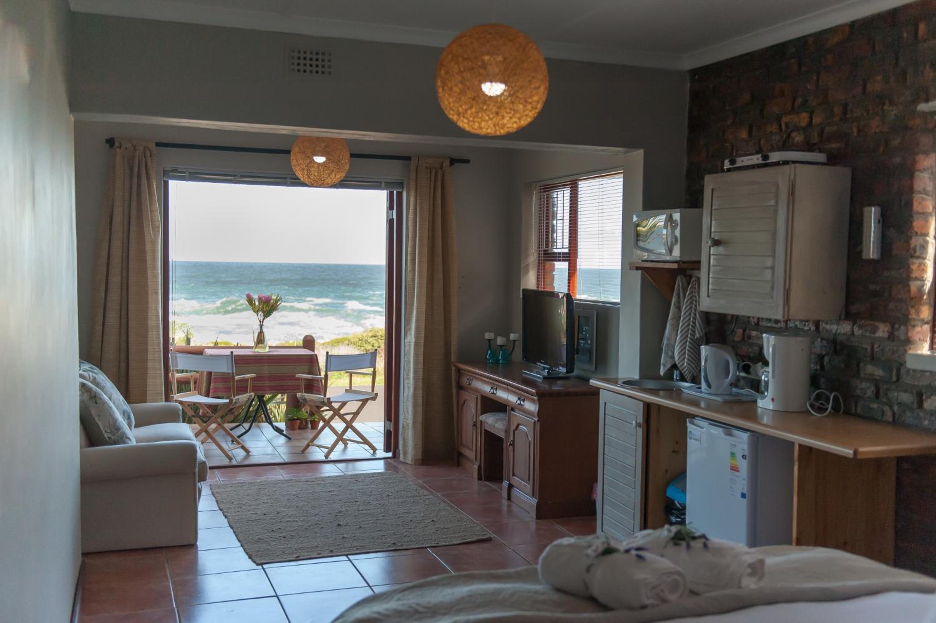 One-Bedroom Apartment - Sea Front - Photo 28