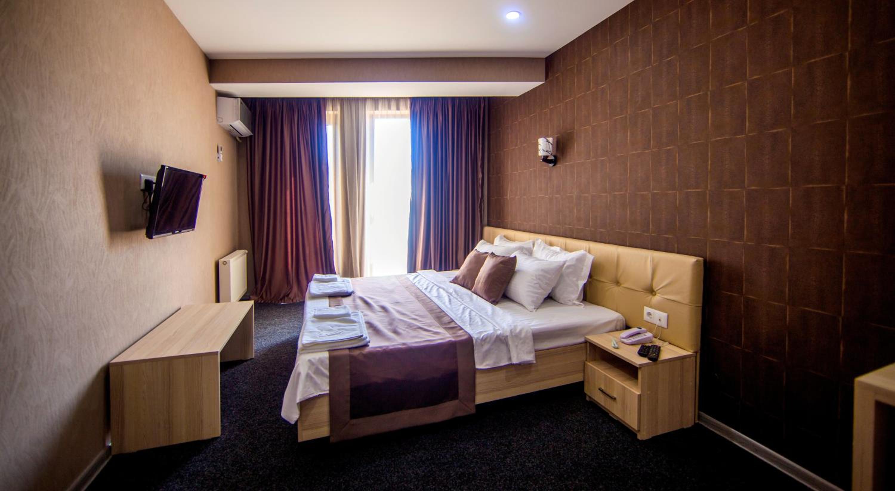 King Room with Balcony photo 1