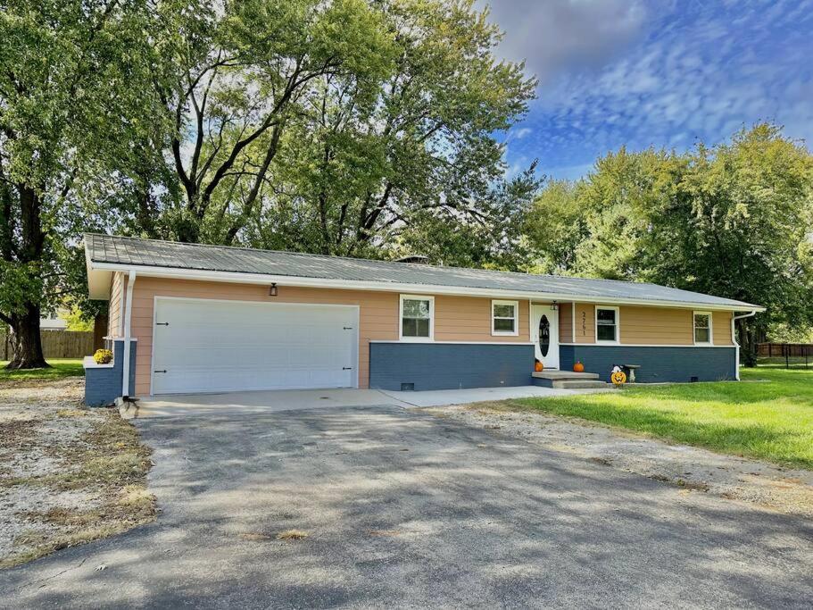Three-Bedroom House photo 3