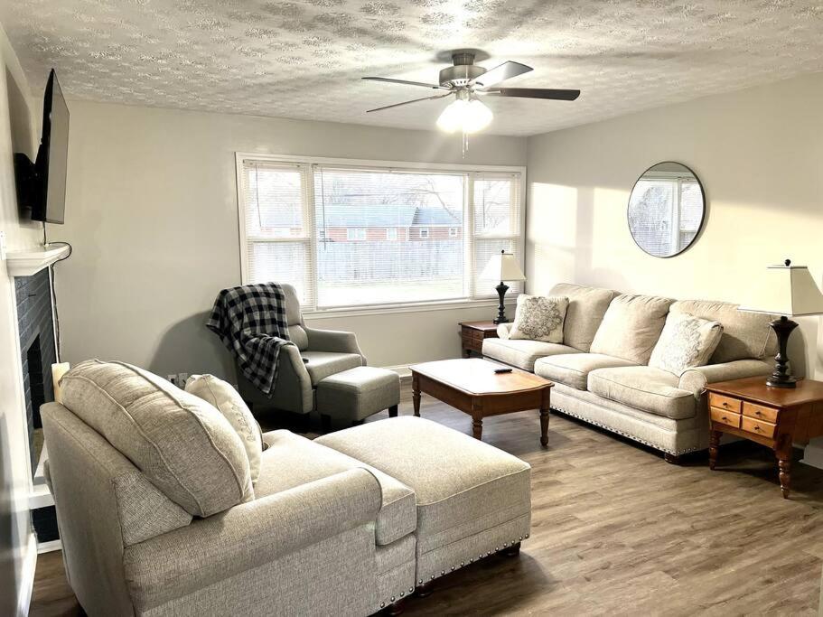 Three-Bedroom House photo 2