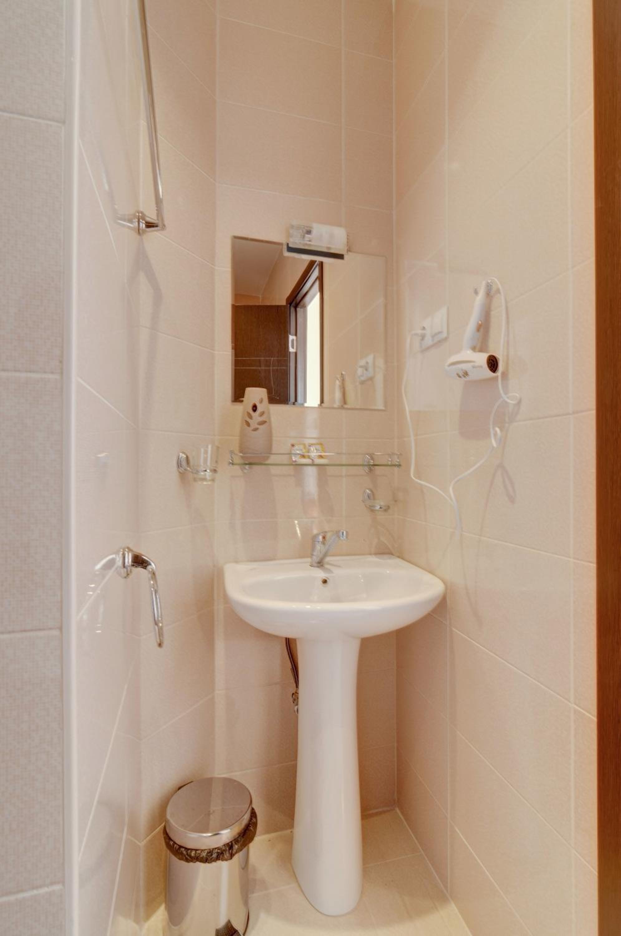 Twin Room with Balcony photo 3