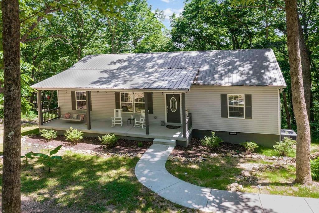Three-Bedroom House photo 3