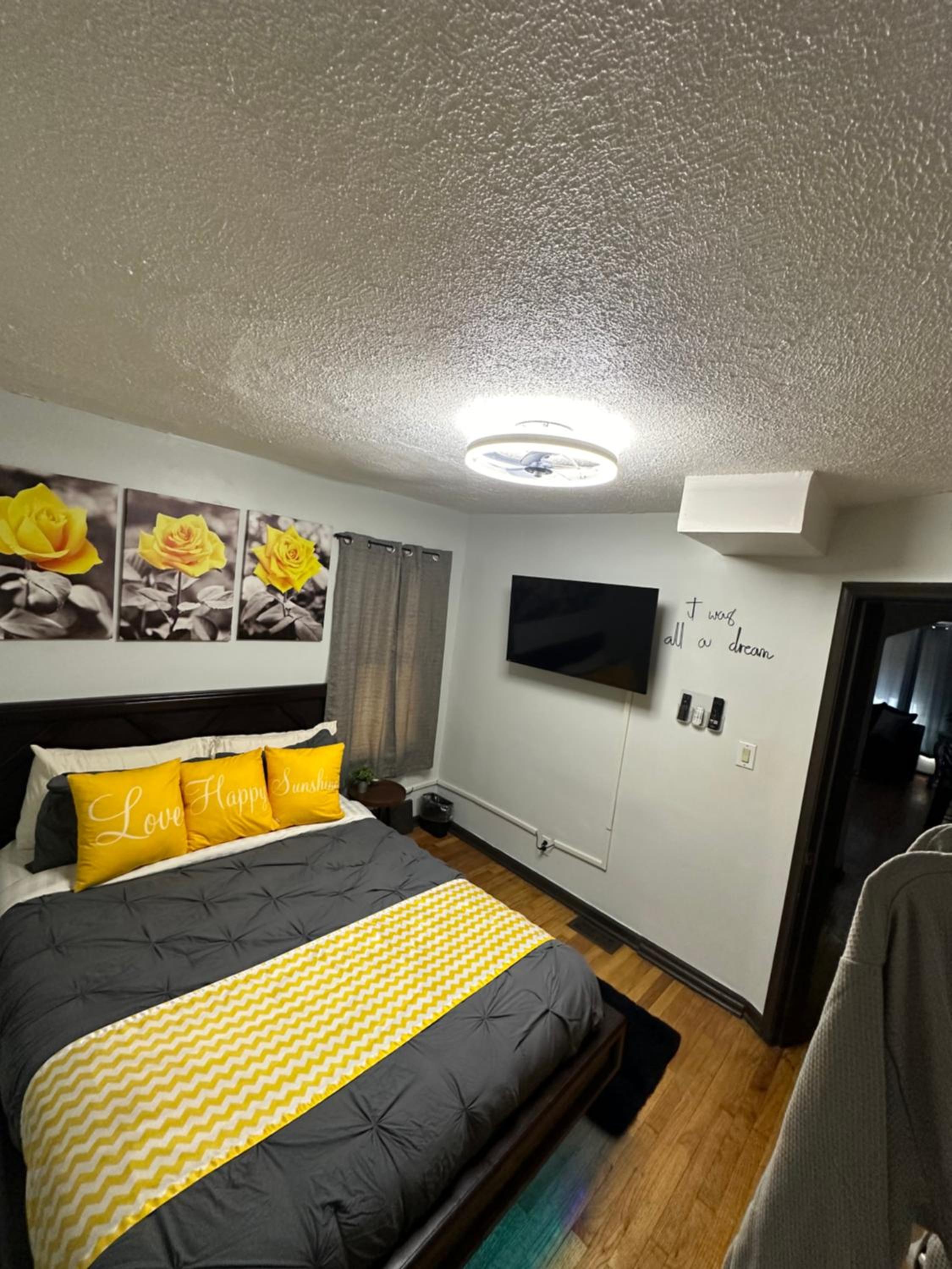 Three-Bedroom House photo 1