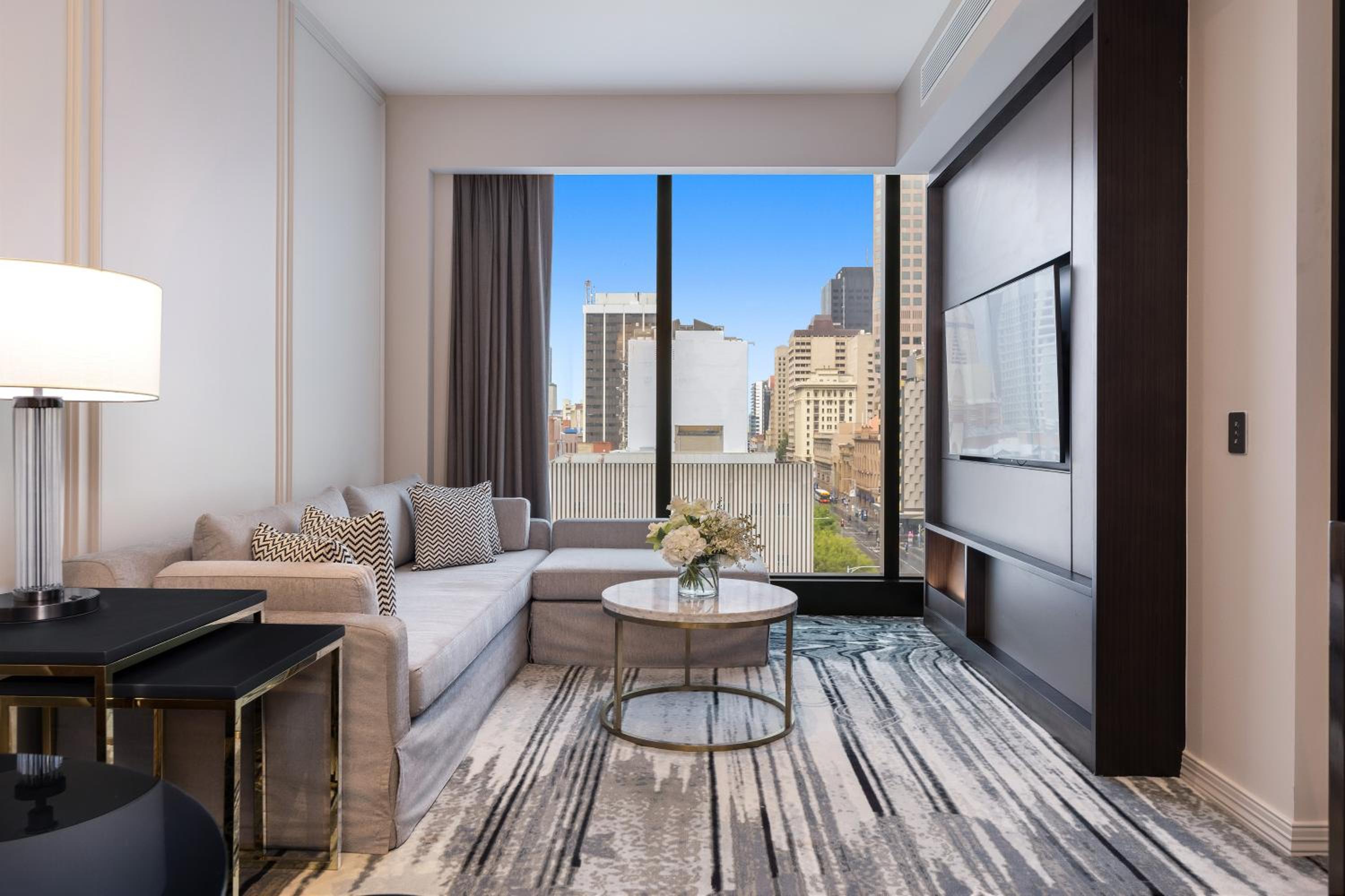 Junior King Suite with Living Room and Club Access - Photo 2