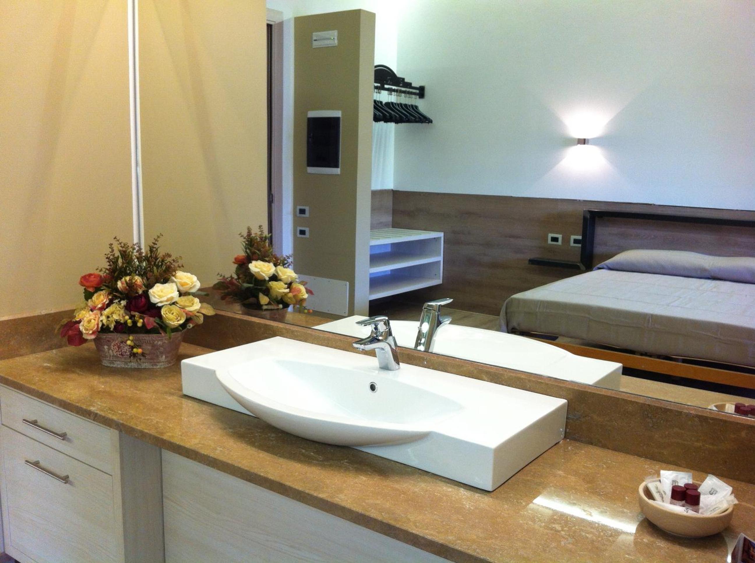 Double Room with Terrace - Photo 30