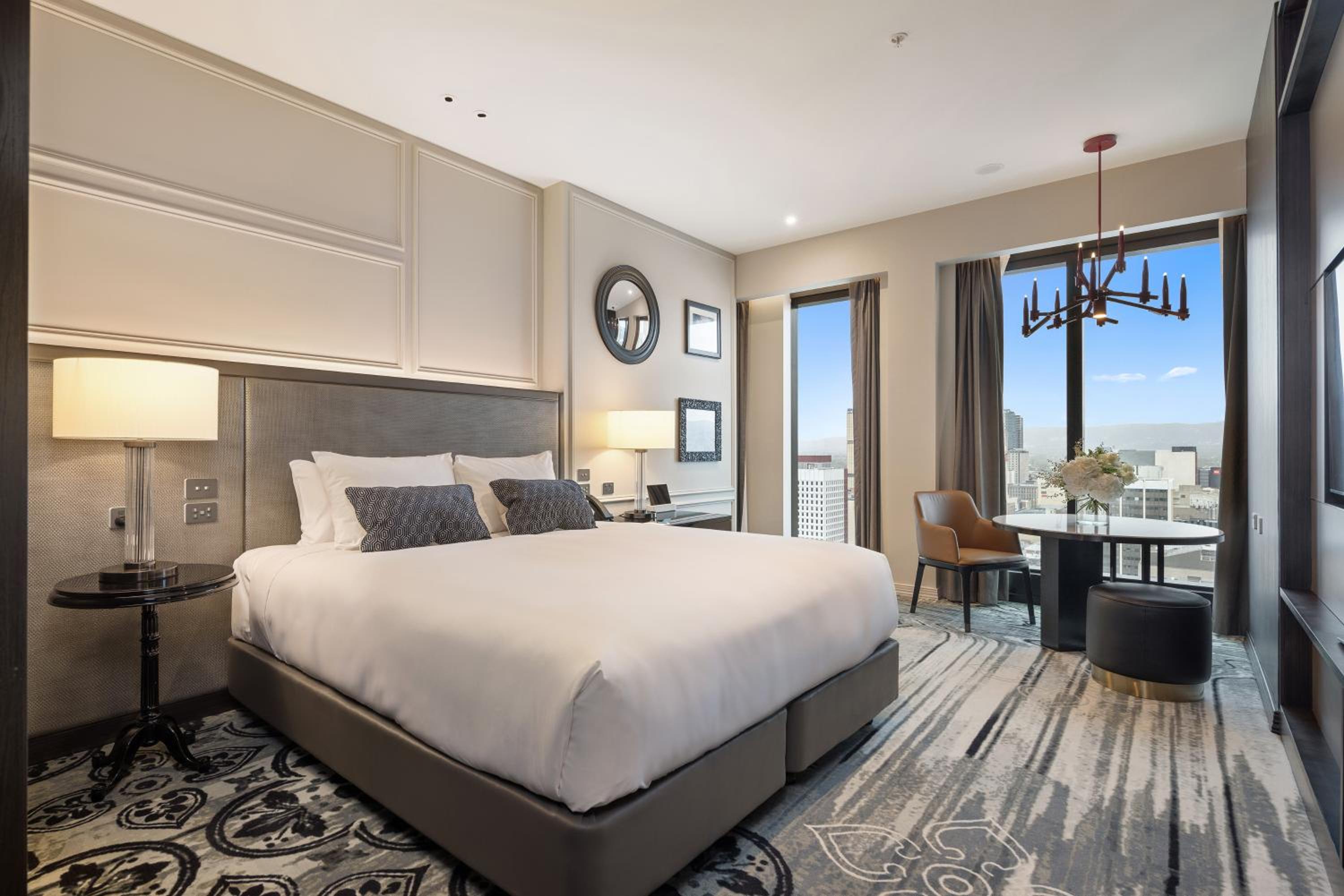 Opera King Suite with Hills View - Club Access