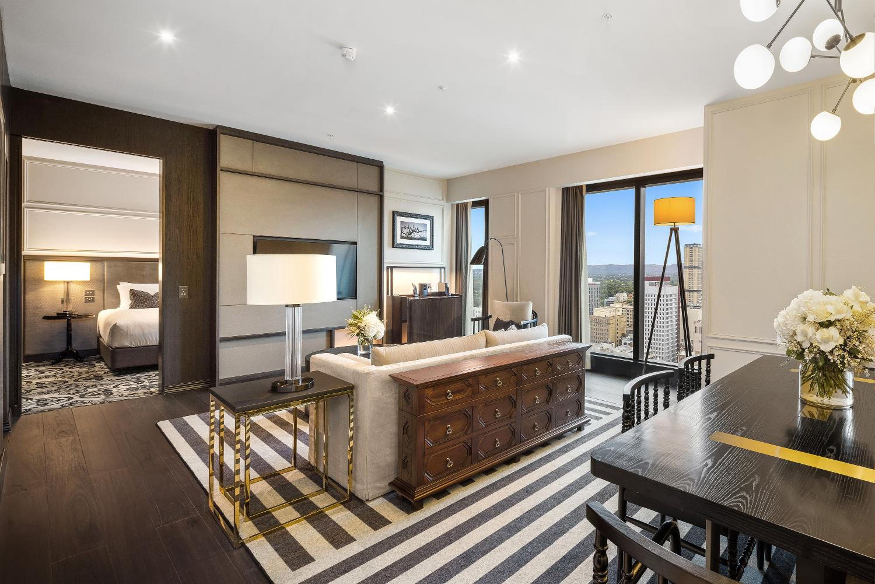 Opera King Suite with Hills View - Club Access