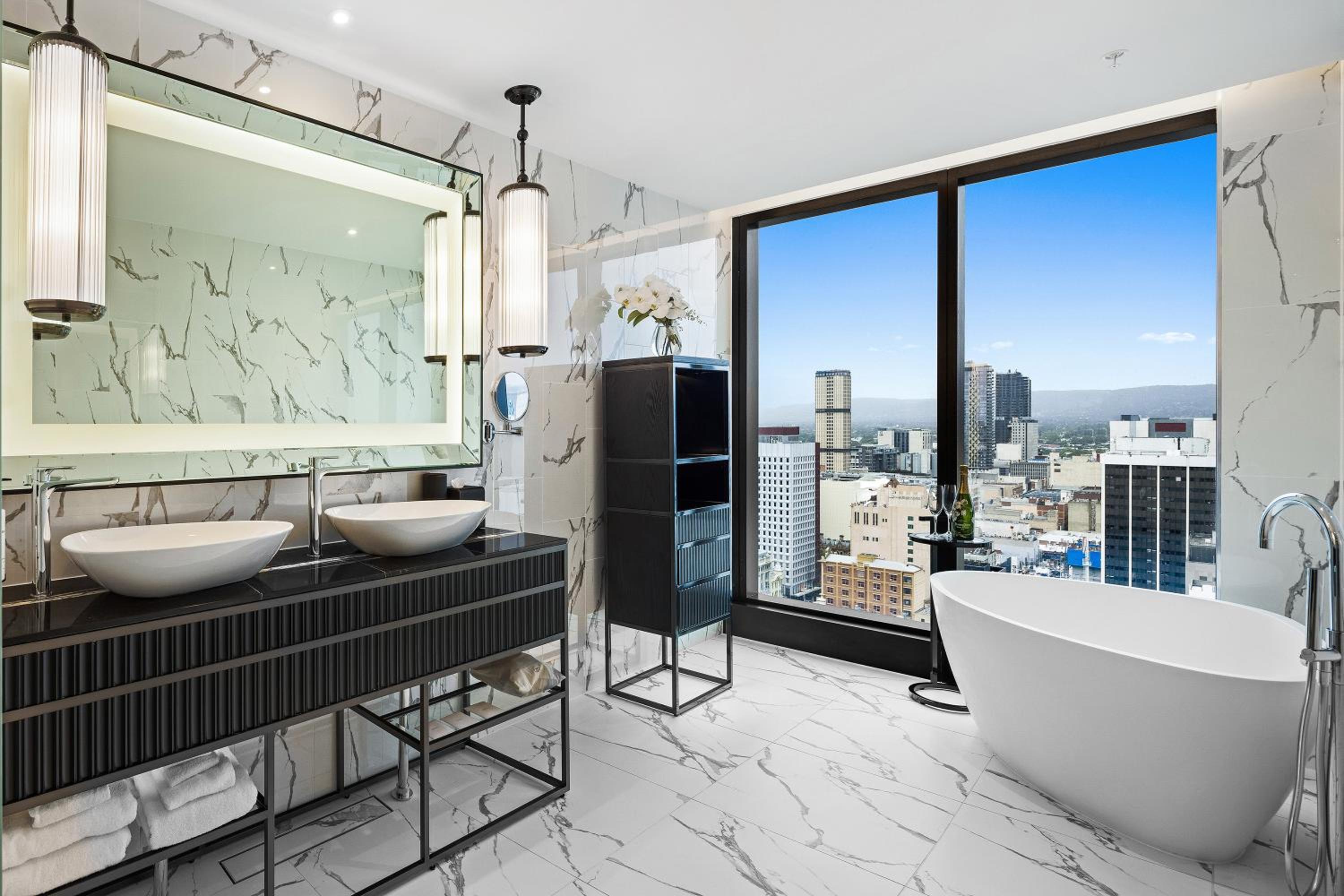 Opera King Suite with Hills View - Club Access