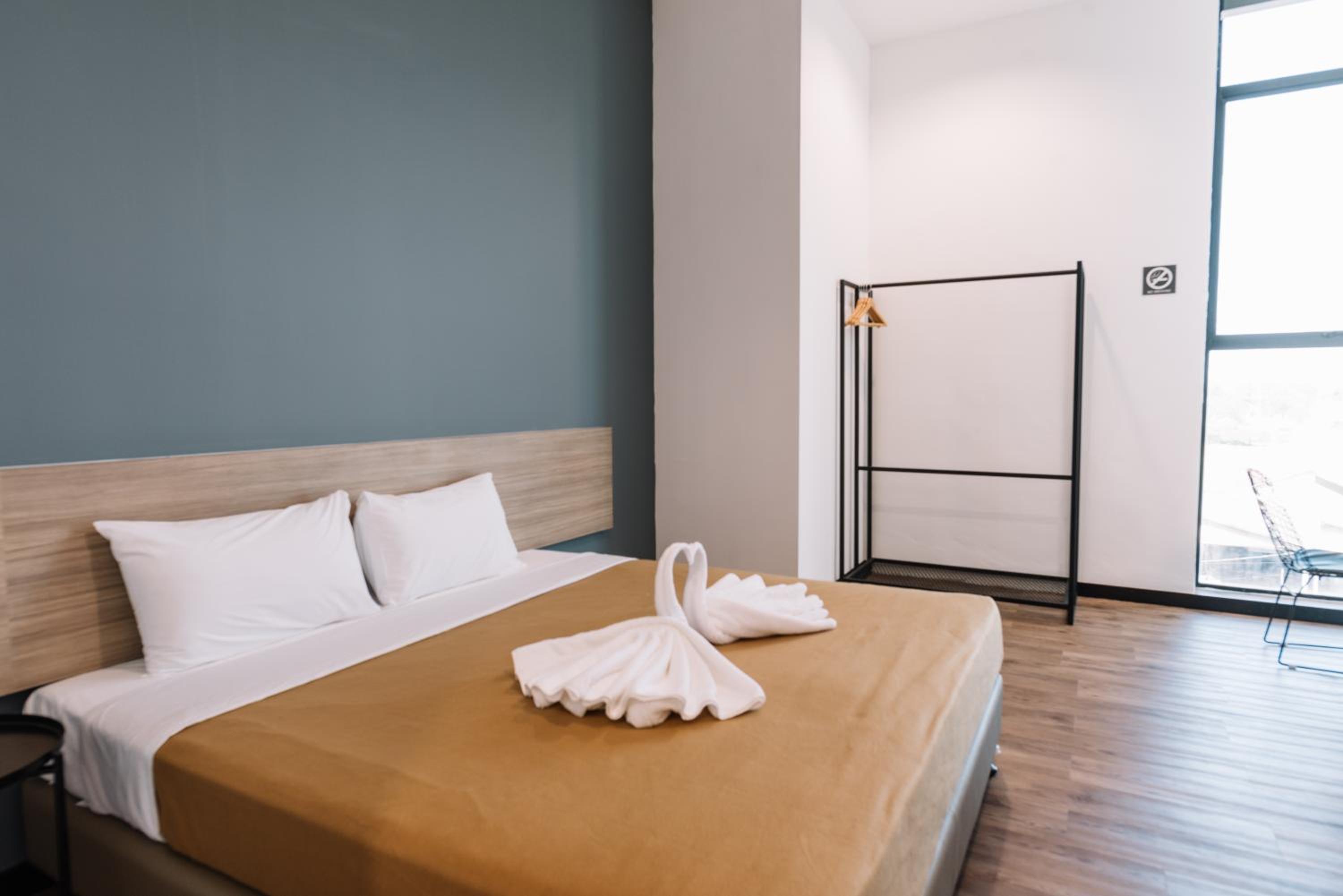 Deluxe King Room - Photo 1