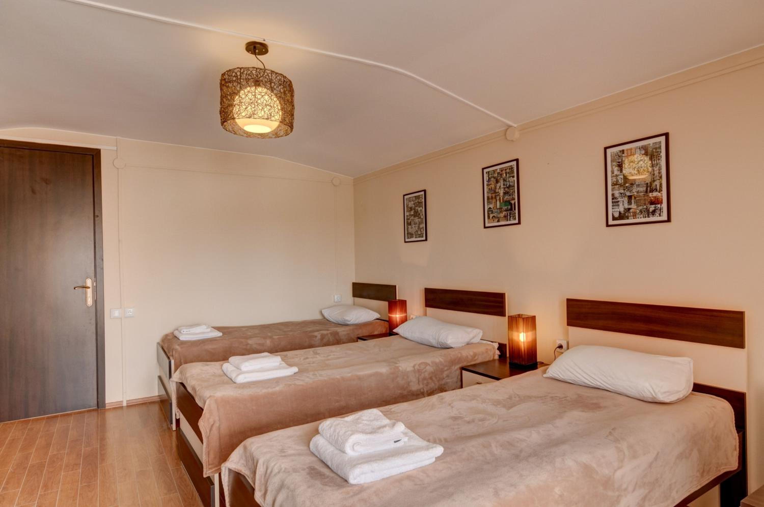 Comfort Triple Room With Terrace photo 3