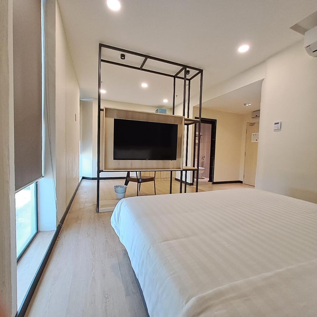 Deluxe Suite - Photo 3