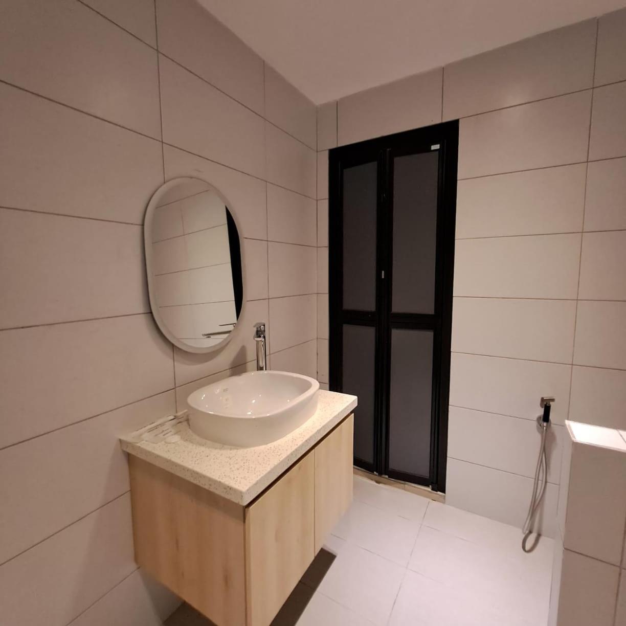 Executive Suite - Photo 7
