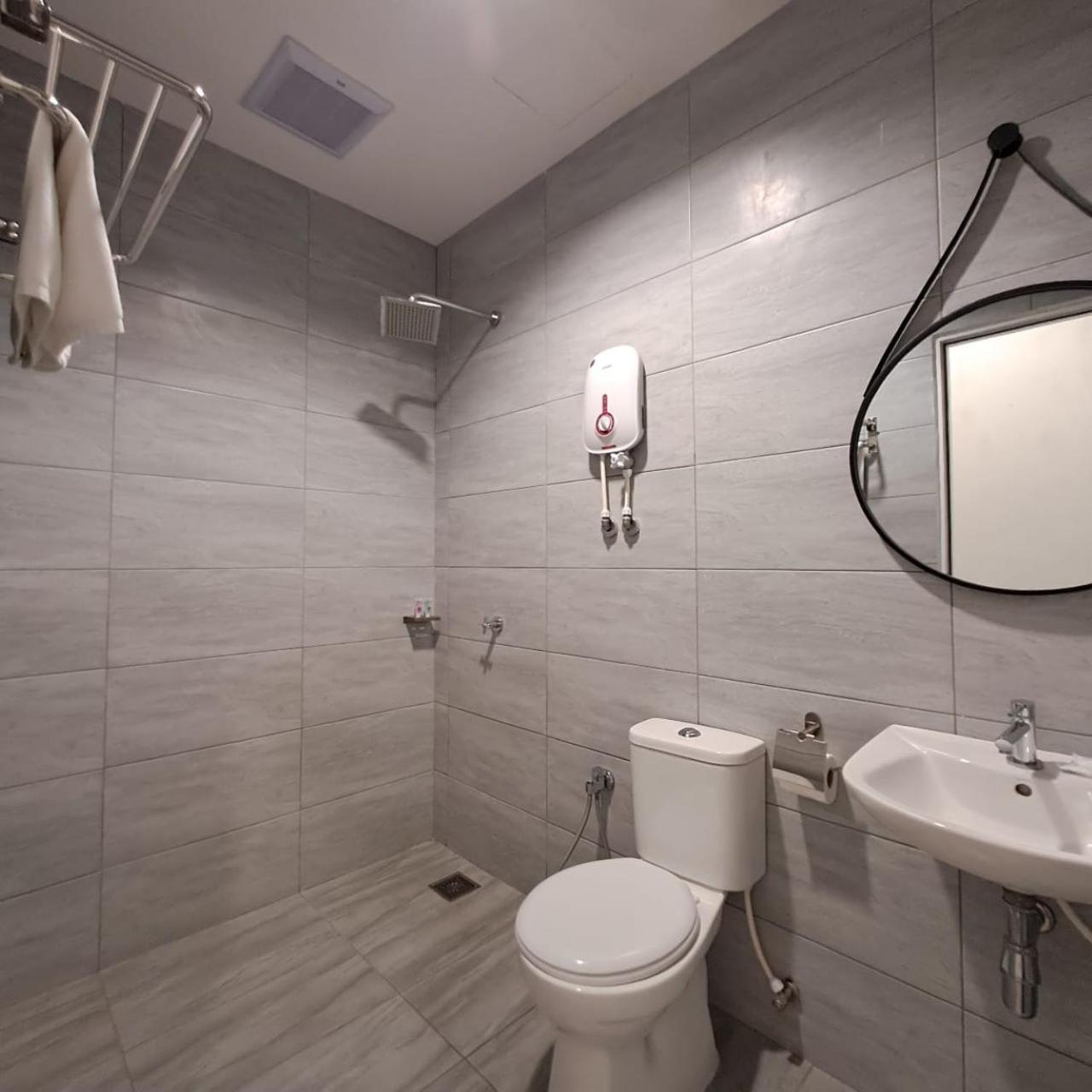 Deluxe Room Without Window - Photo 4