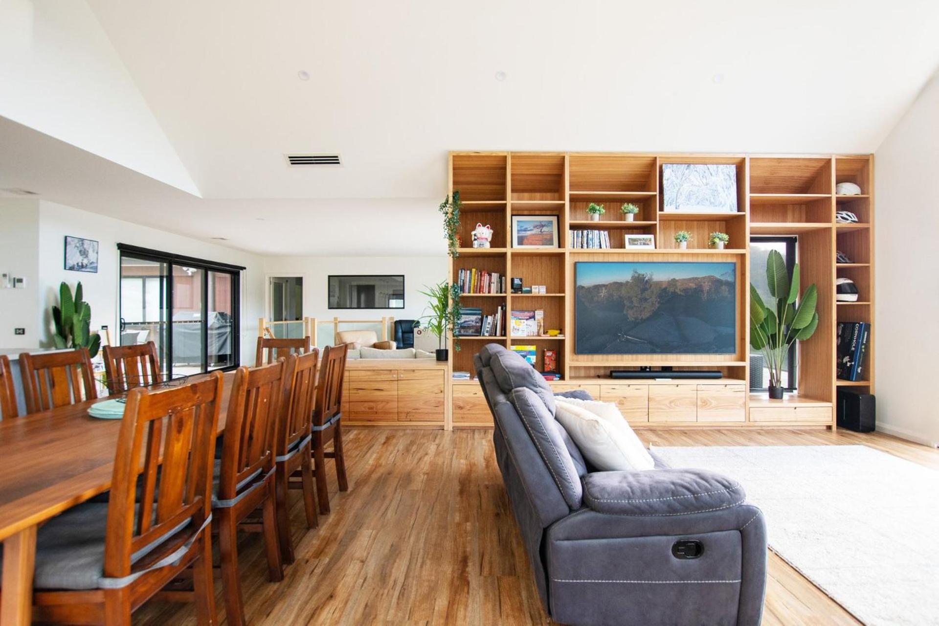 Five-Bedroom House photo 3